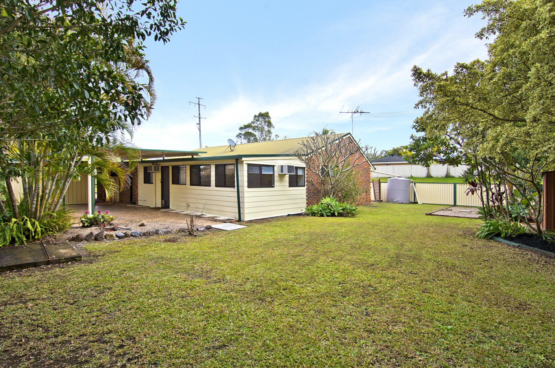 15 Yorkshire Crescent, MOUNT WARREN PARK