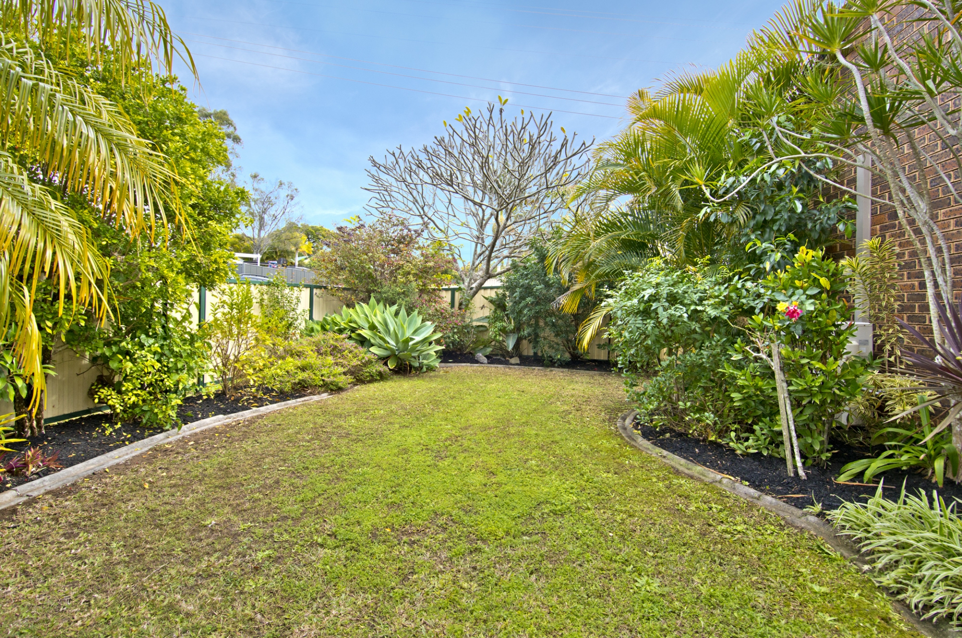 15 Yorkshire Crescent, MOUNT WARREN PARK