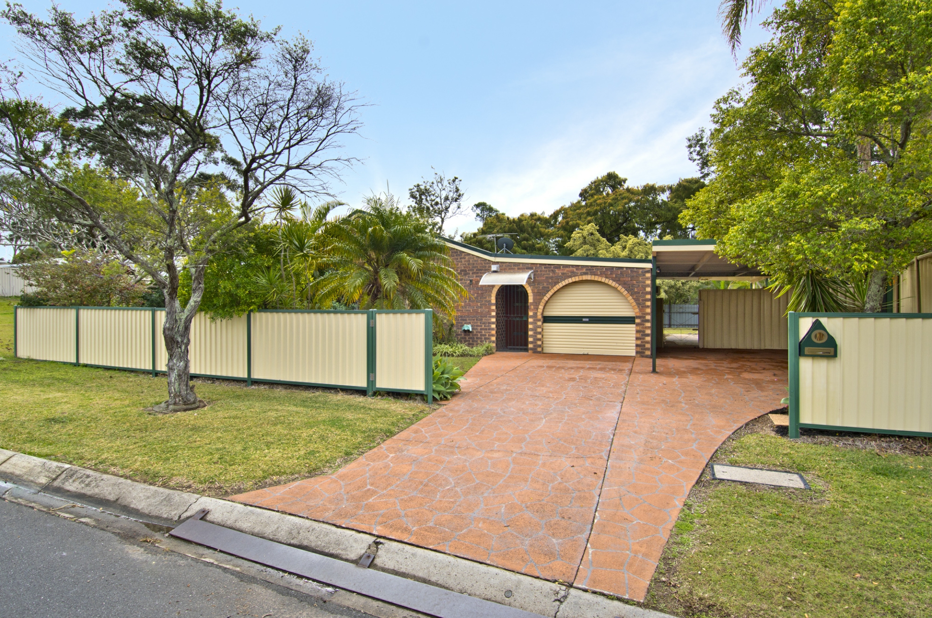 15 Yorkshire Crescent, MOUNT WARREN PARK