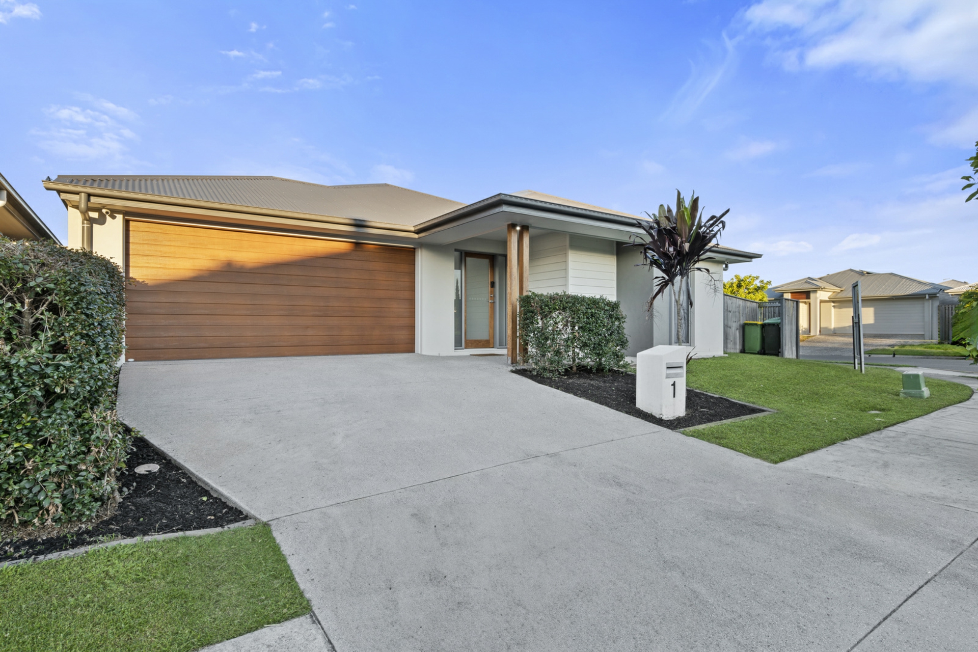 1 Mikaella Way, LOGAN RESERVE