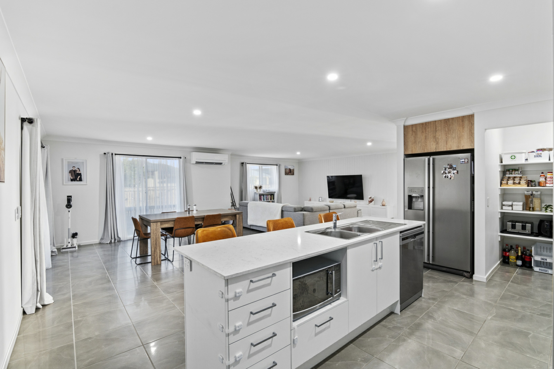 1 Mikaella Way, LOGAN RESERVE