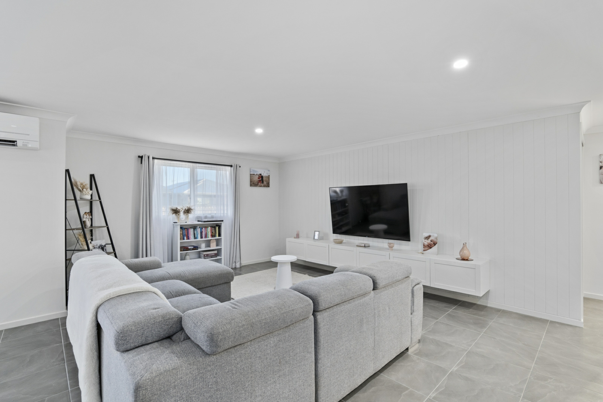 1 Mikaella Way, LOGAN RESERVE