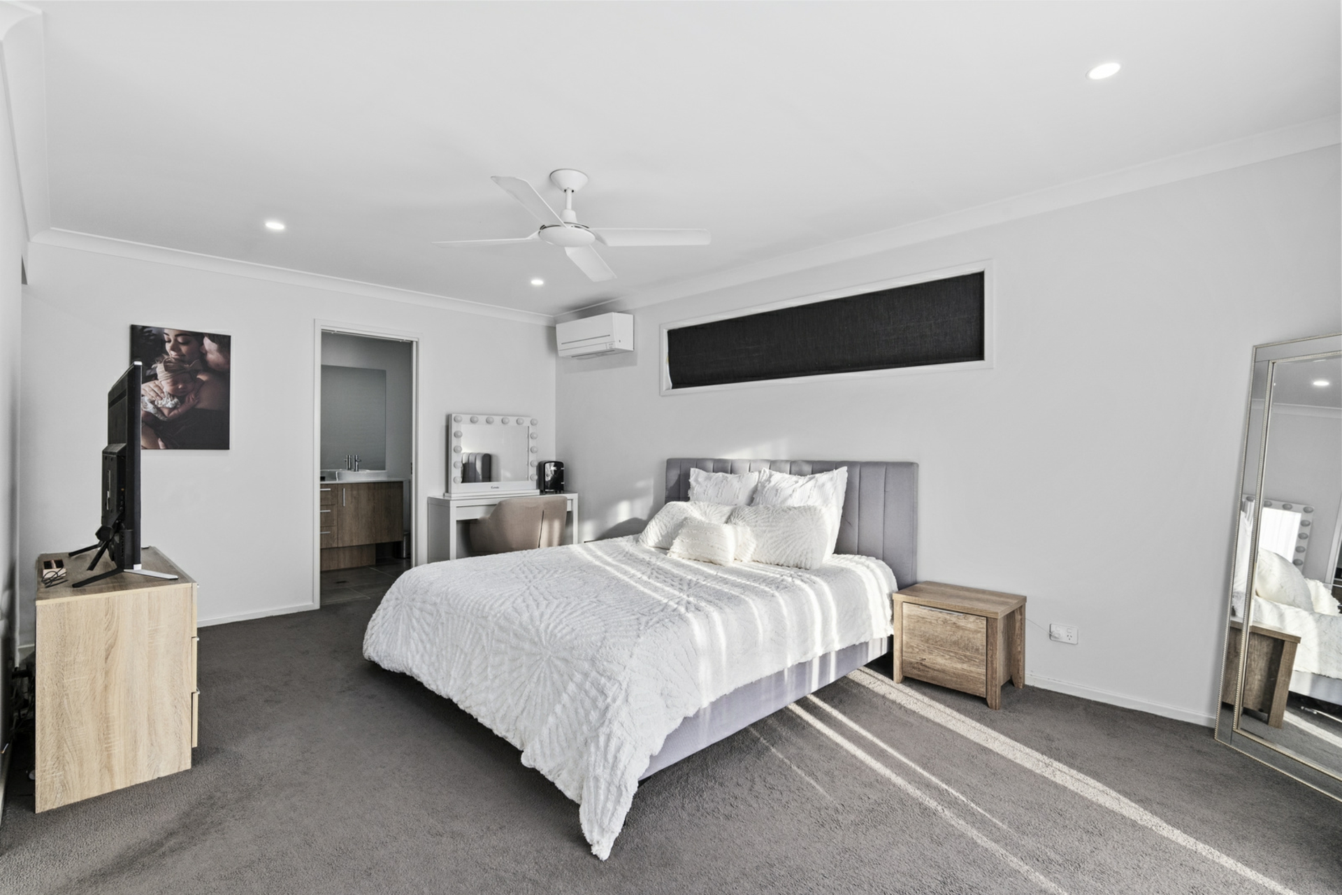 1 Mikaella Way, LOGAN RESERVE