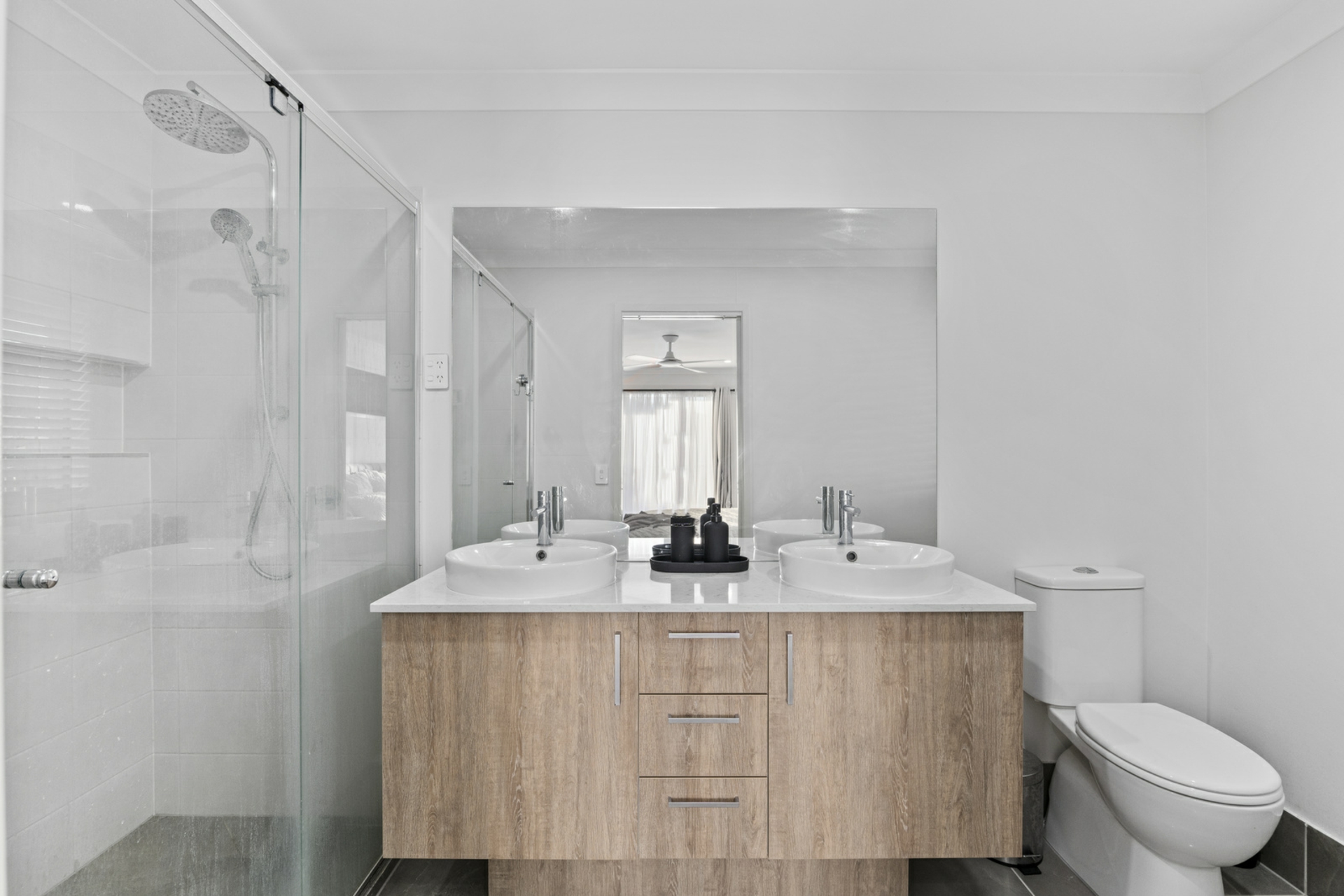 1 Mikaella Way, LOGAN RESERVE