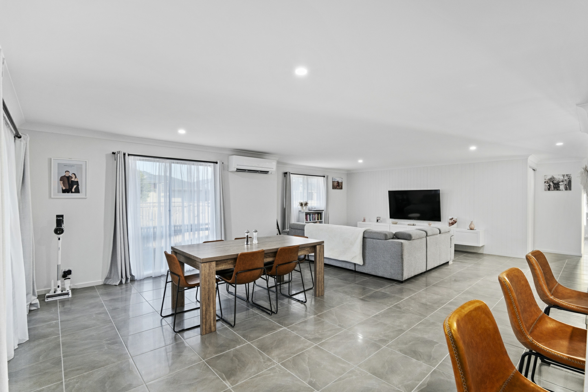 1 Mikaella Way, LOGAN RESERVE