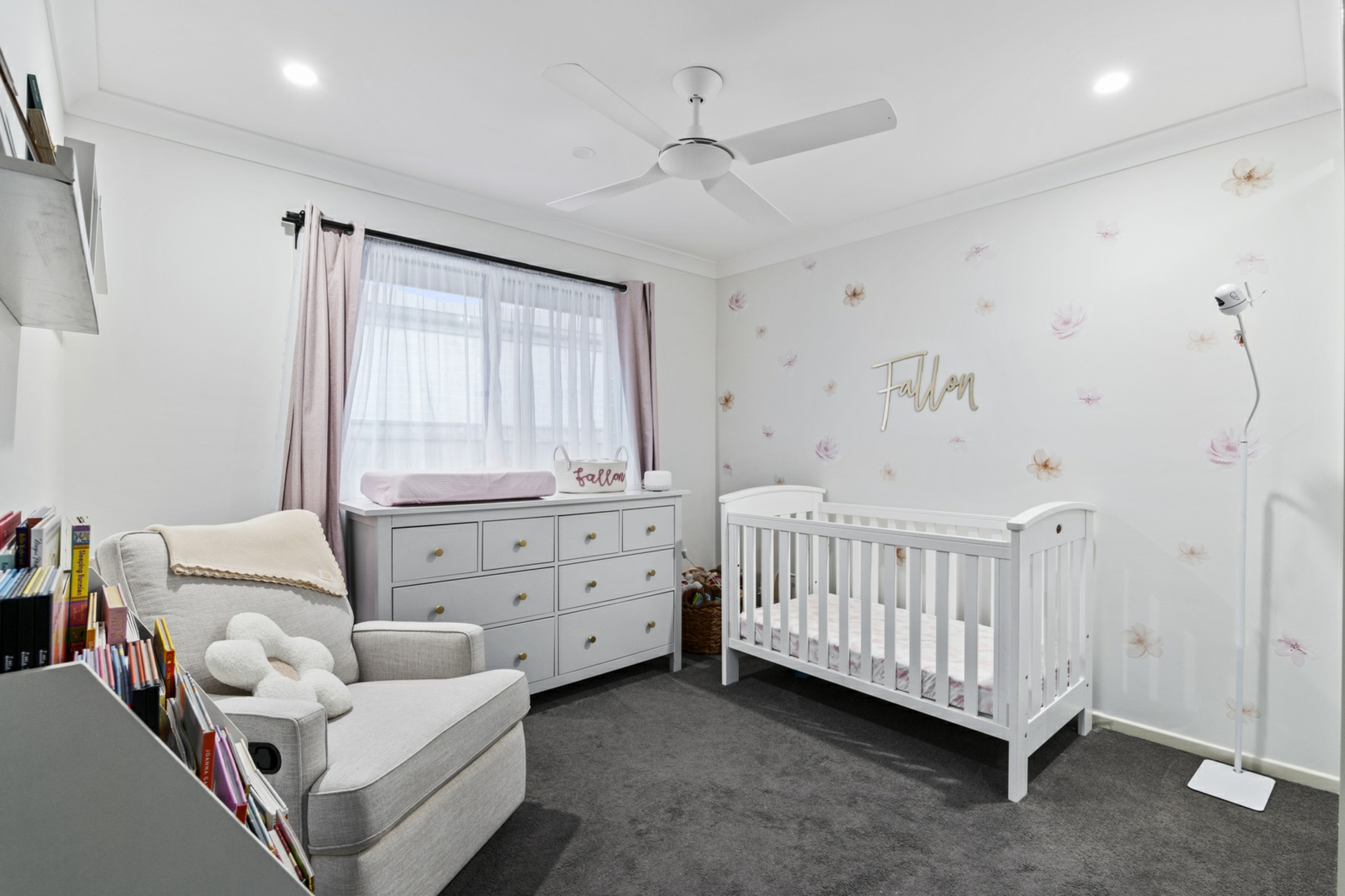 1 Mikaella Way, LOGAN RESERVE