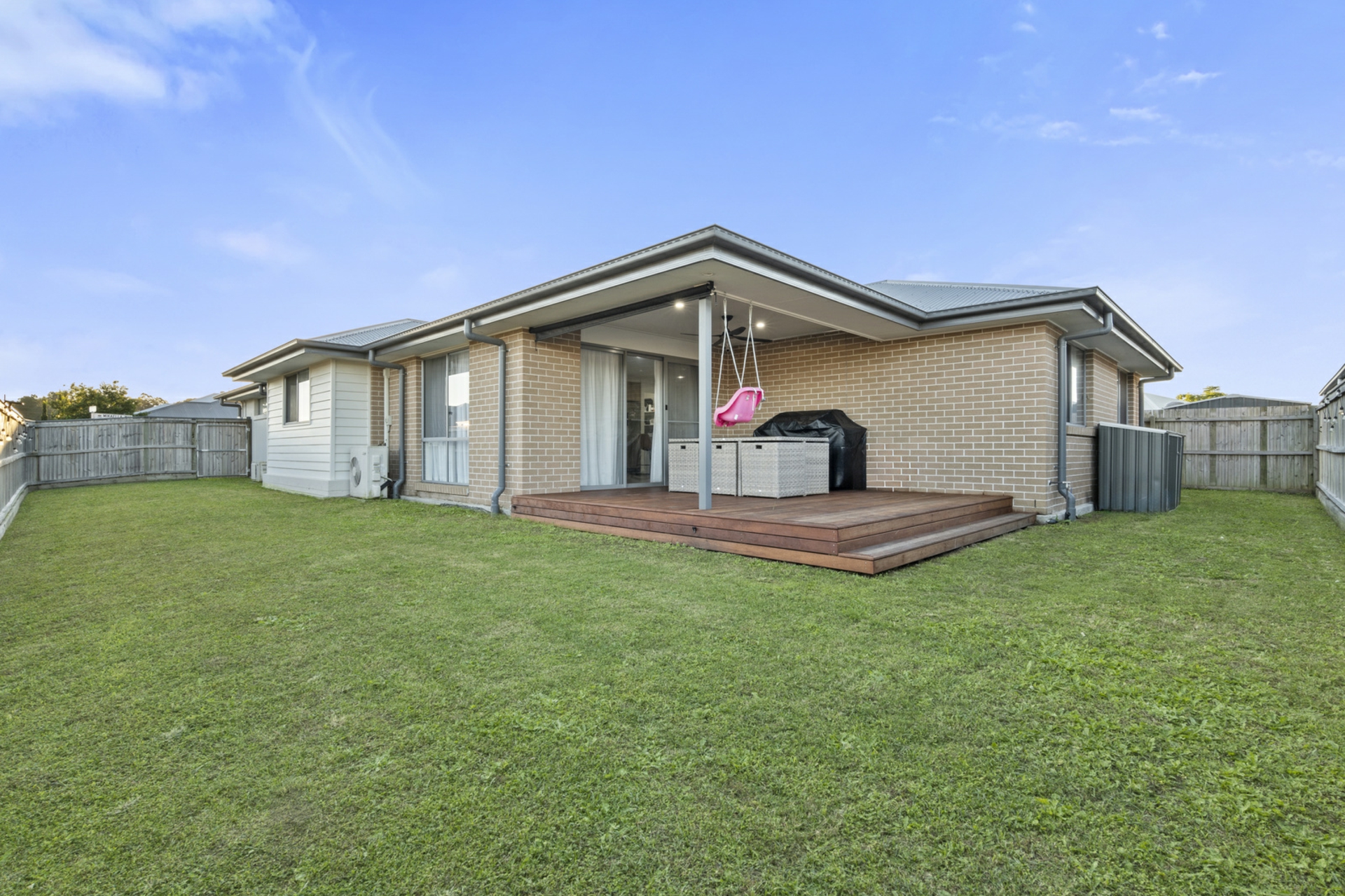 1 Mikaella Way, LOGAN RESERVE
