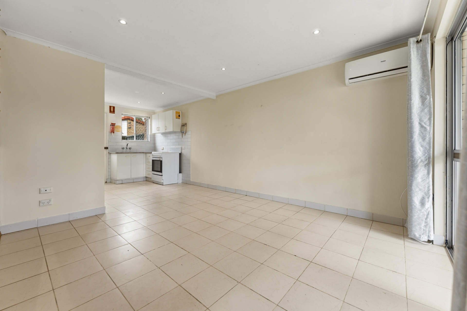 7/90 Milne Street — photo 4 of 17