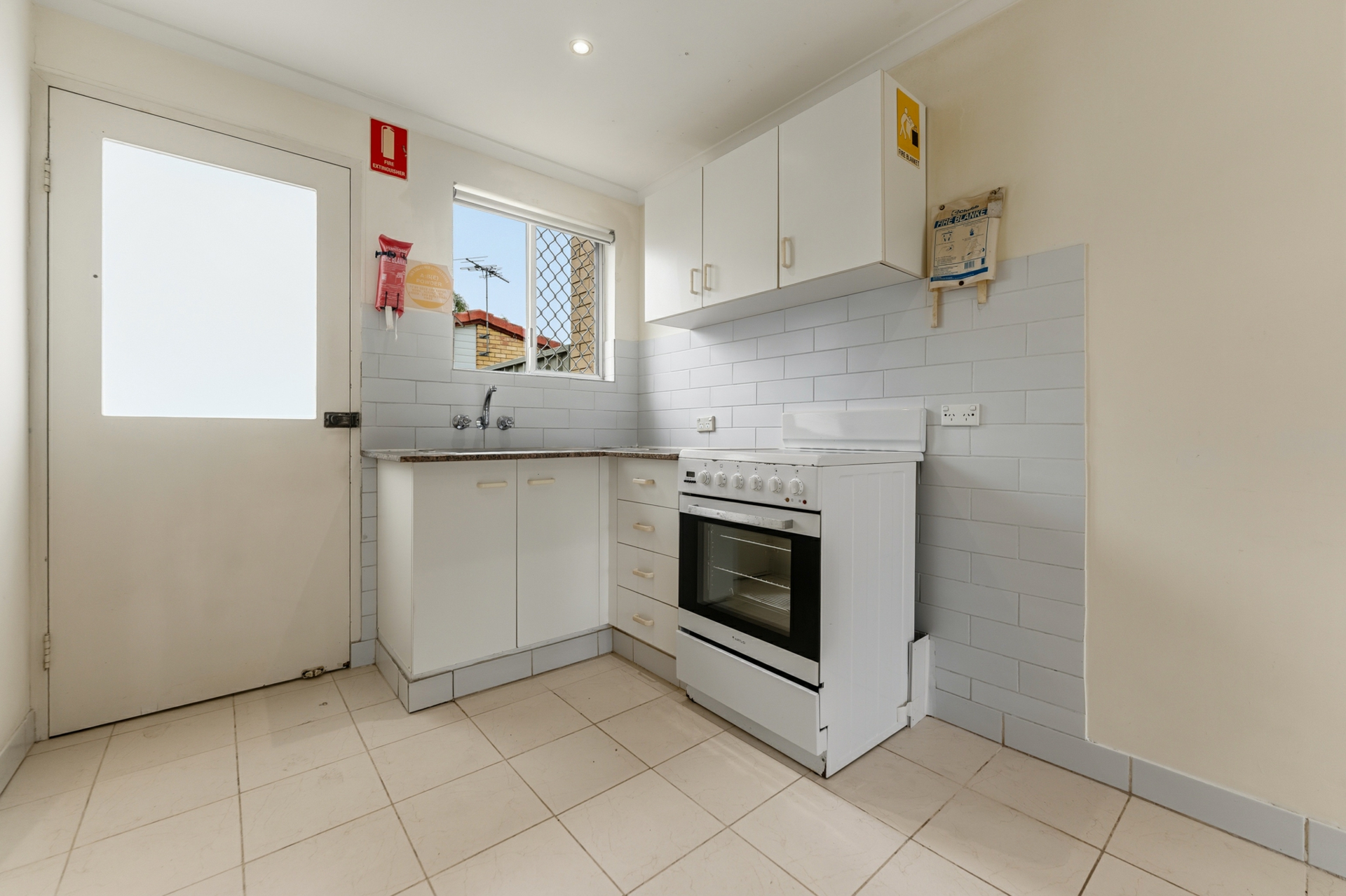 7/90 Milne Street — photo 5 of 17