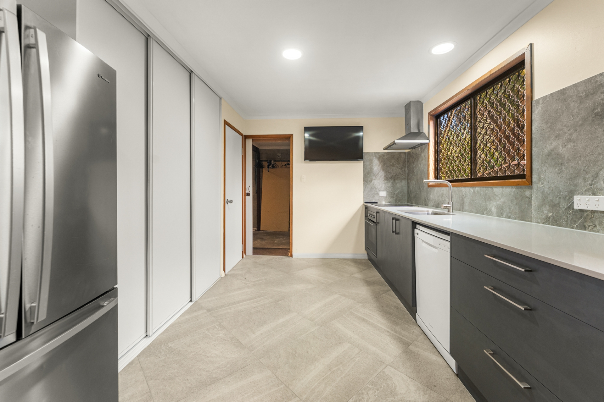 4/7 Albert Street — photo 9 of 23