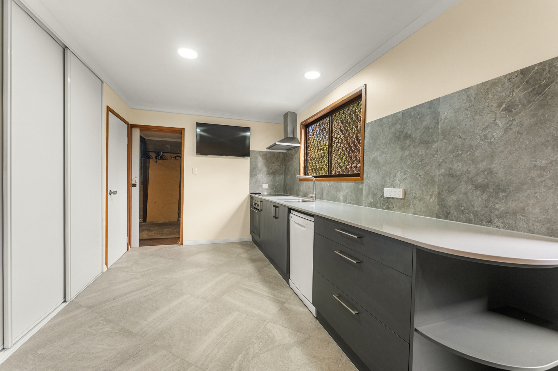 4/7 Albert Street — photo 10 of 23