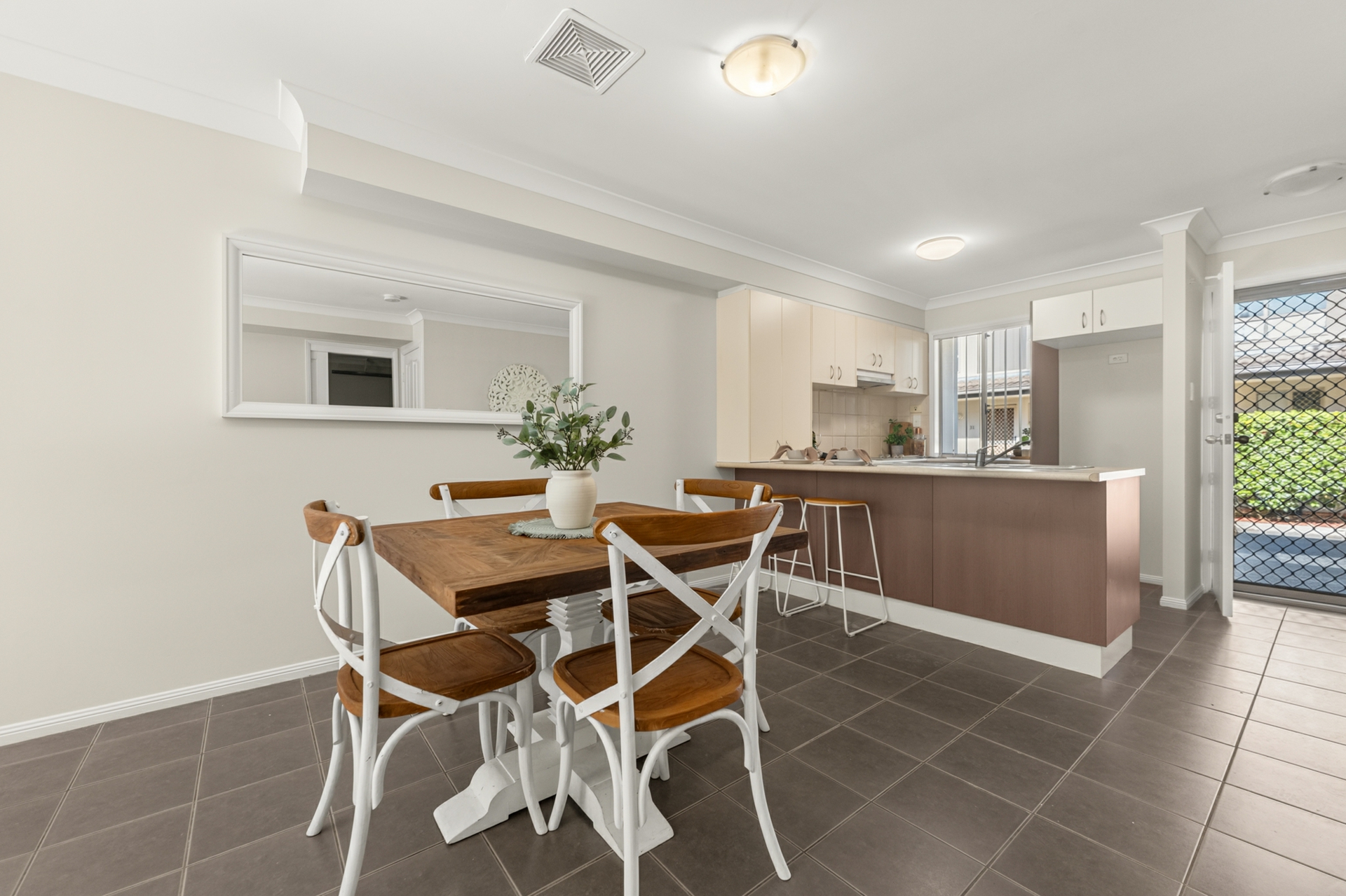 28/154 River Hills Road — photo 10 of 27