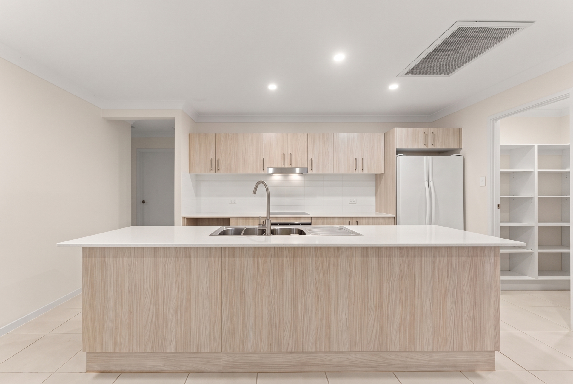 255 Tallagandra Road — photo 3 of 17
