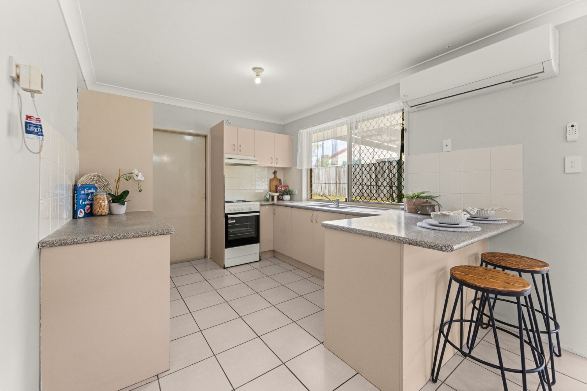 207 Logan Street — photo 8 of 27