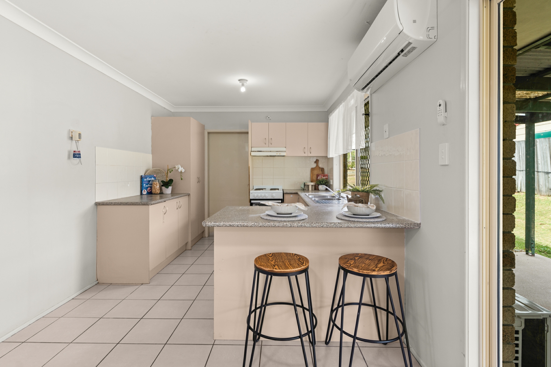 207 Logan Street — photo 10 of 27
