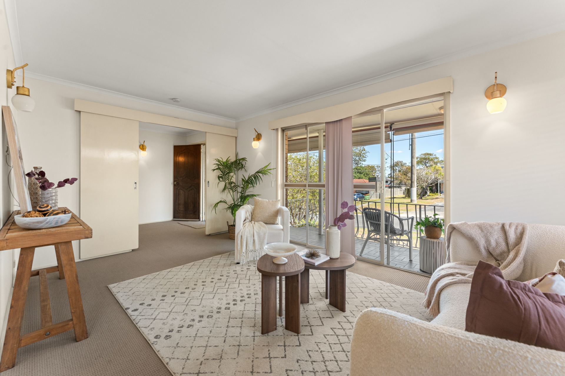 22 Dongarven Drive (4 Ennis Court) — photo 3 of 29
