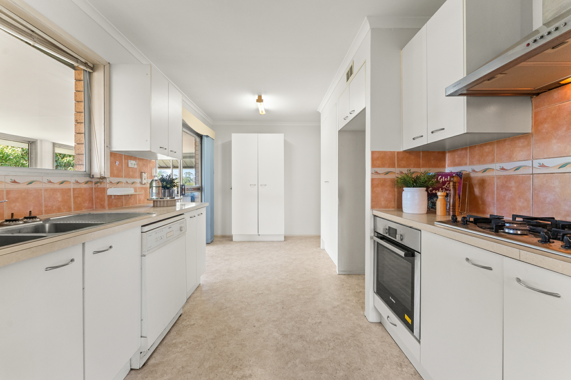 22 Dongarven Drive (4 Ennis Court) — photo 11 of 29