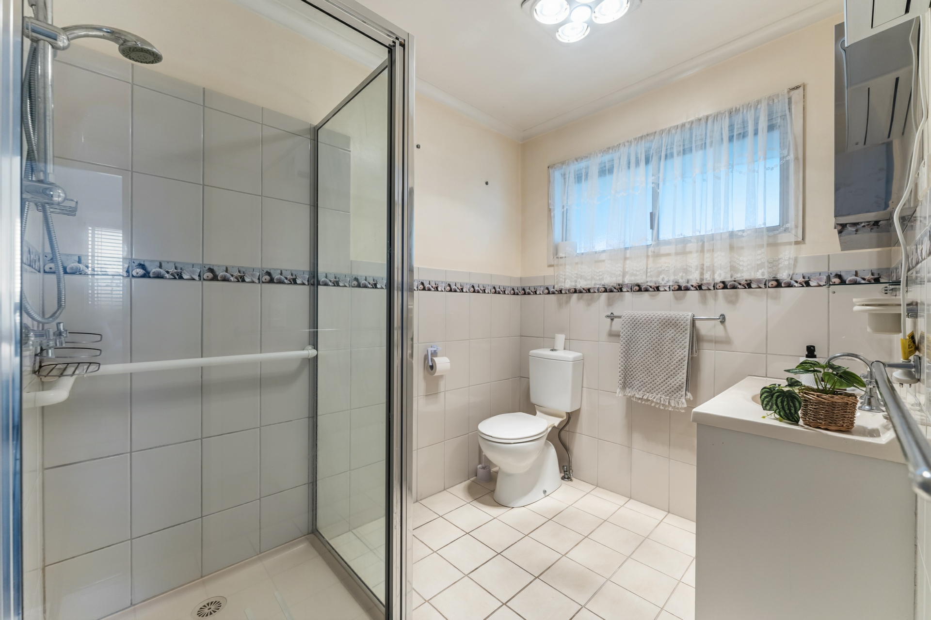 22 Dongarven Drive (4 Ennis Court) — photo 14 of 29