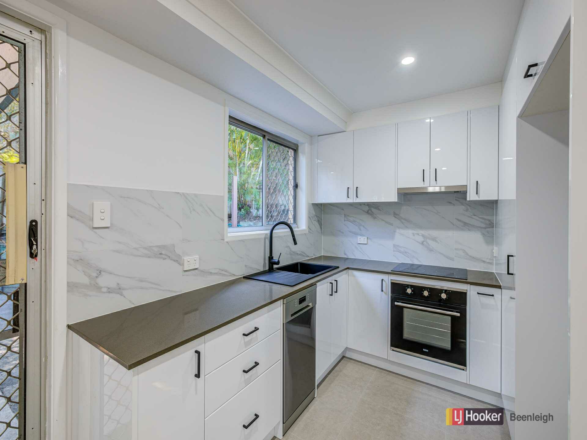 39 Tallagandra Court — photo 2 of 13