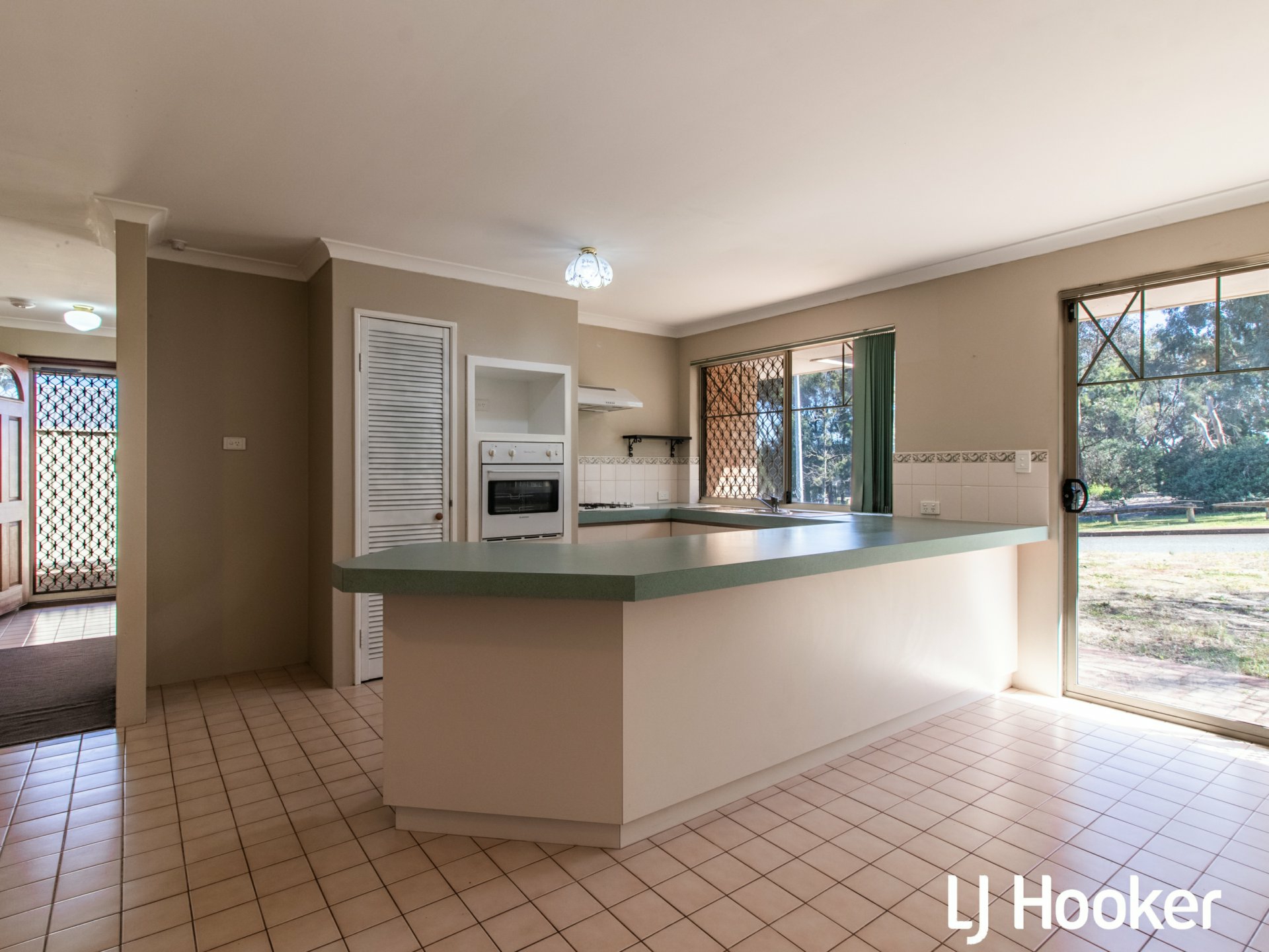 8 Whyatt Green, LEDA
