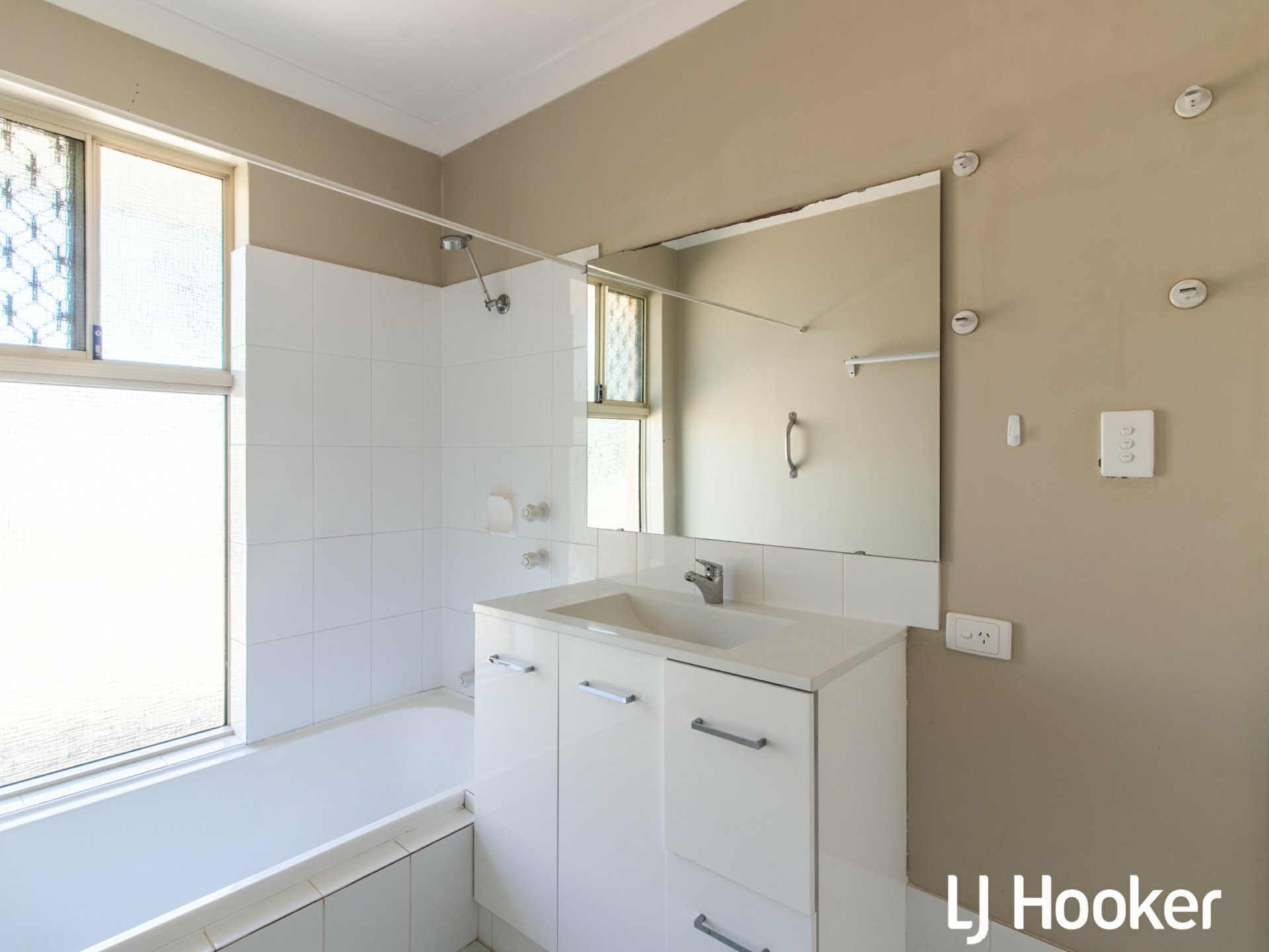 8 Whyatt Green, LEDA