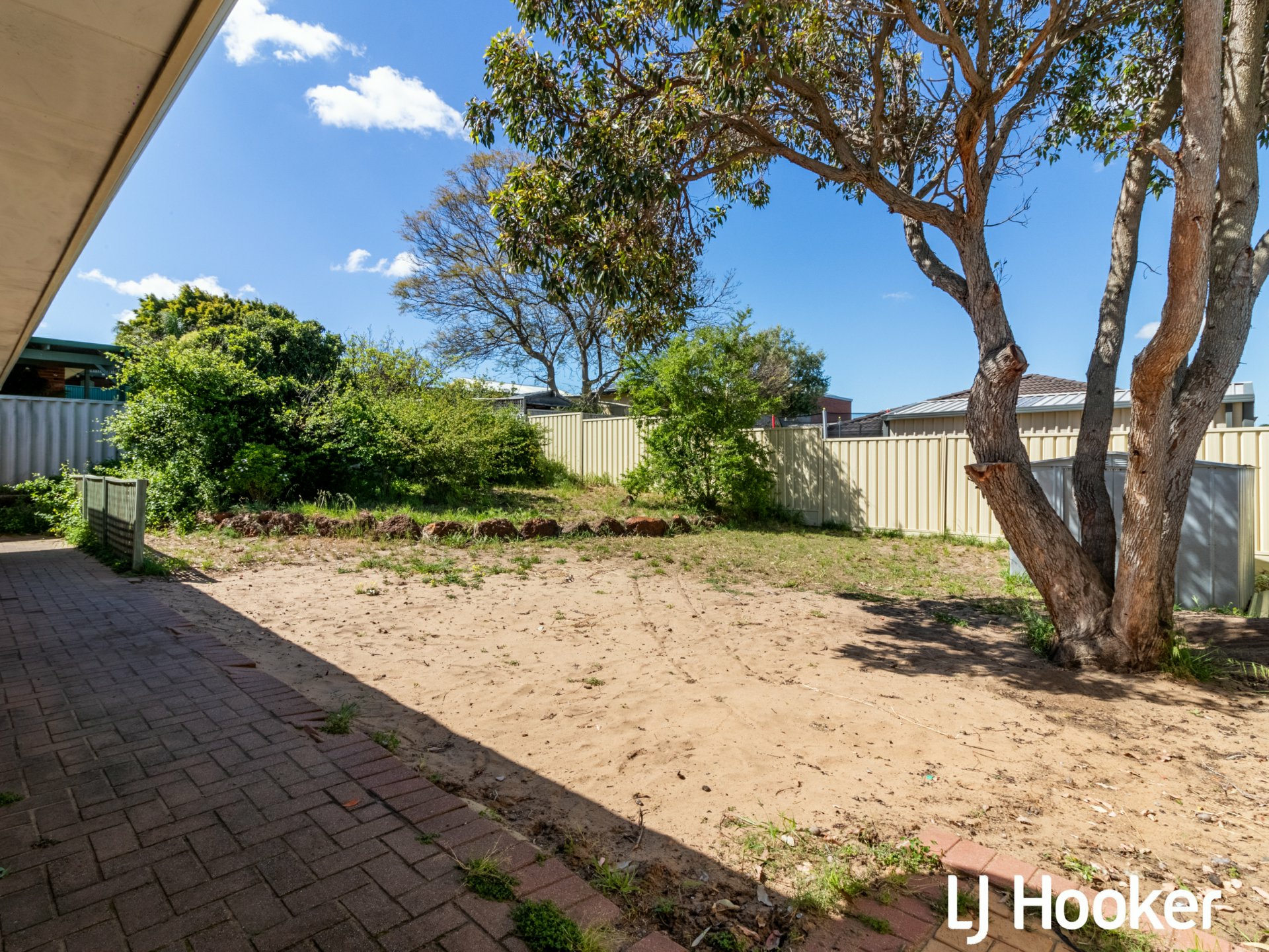 8 Whyatt Green, LEDA