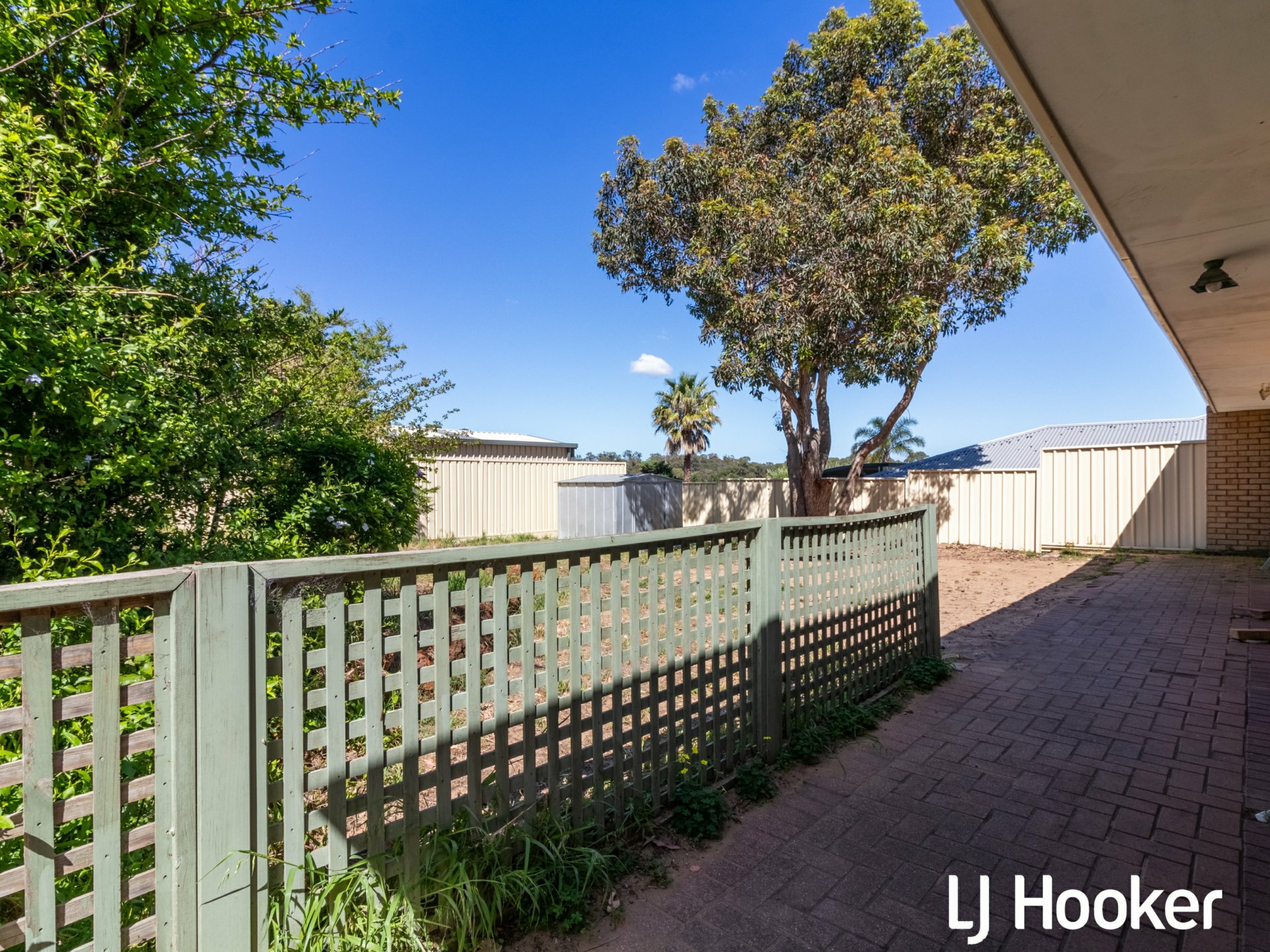 8 Whyatt Green, LEDA