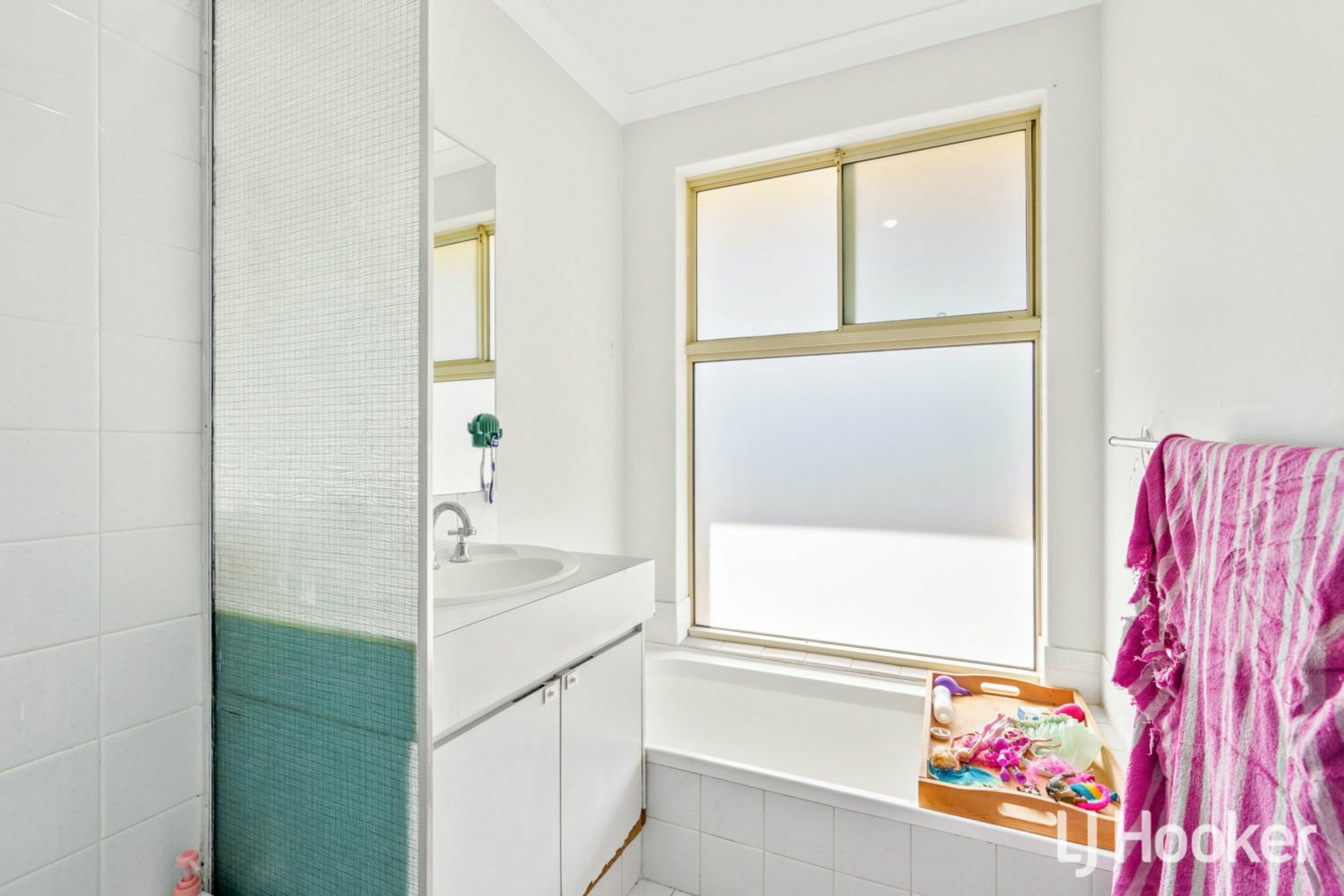 17 Prockter Gardens, LEDA