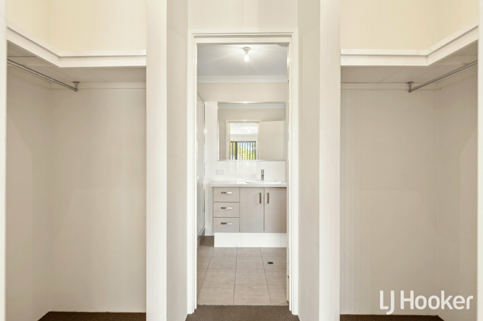 6B Amanda Drive, CAMILLO