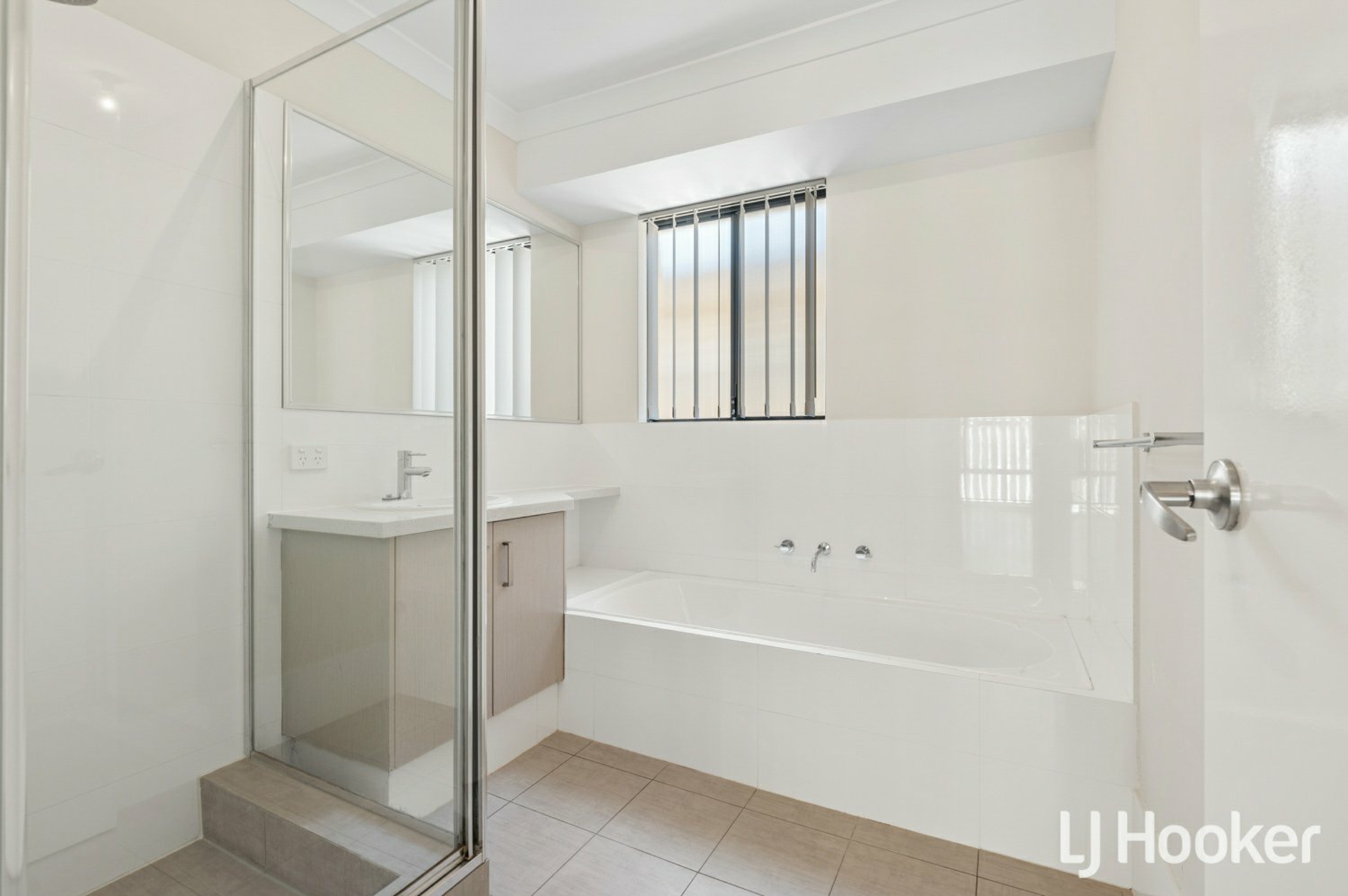 6B Amanda Drive, CAMILLO