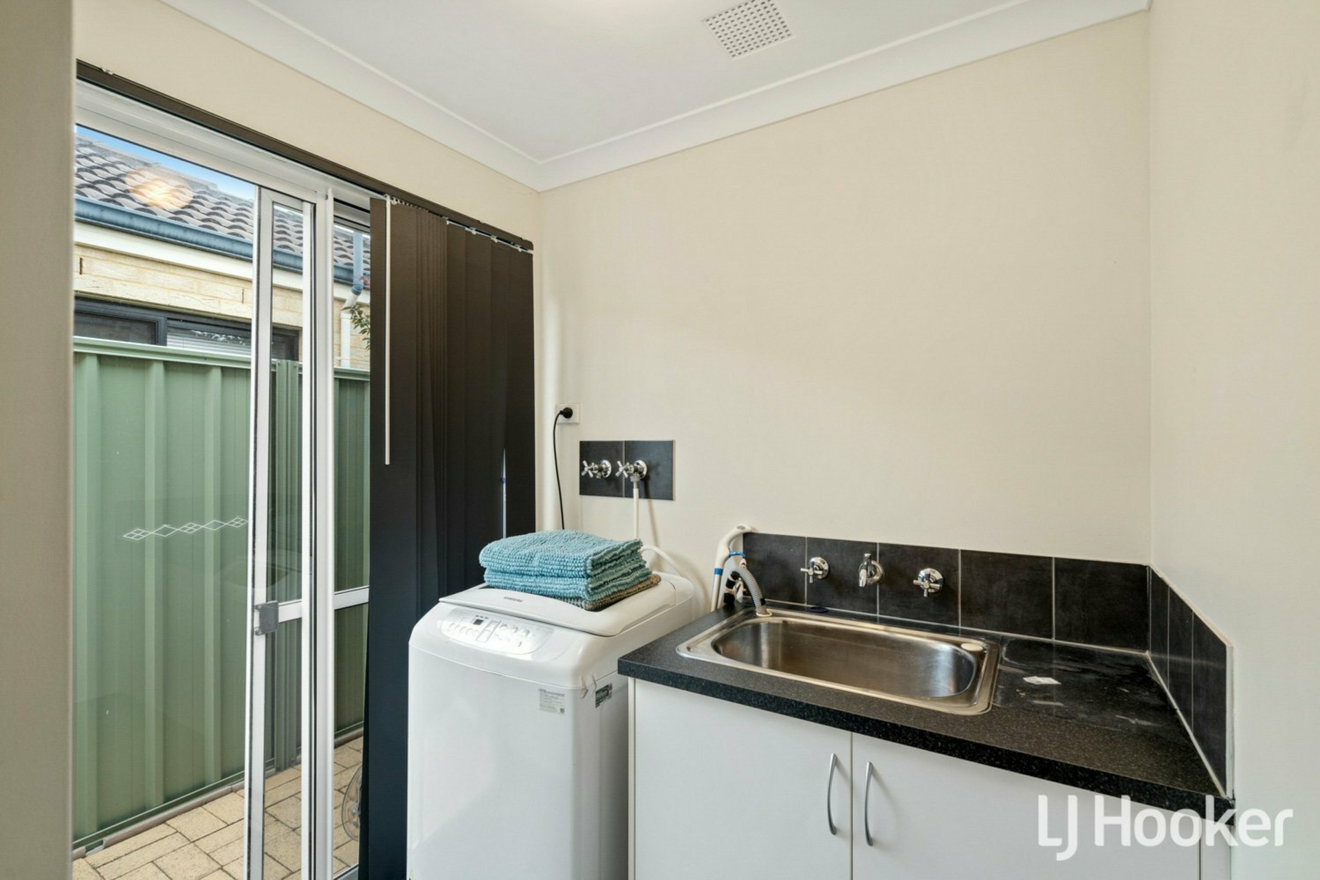 10 Meridian way, KWINANA TOWN CENTRE