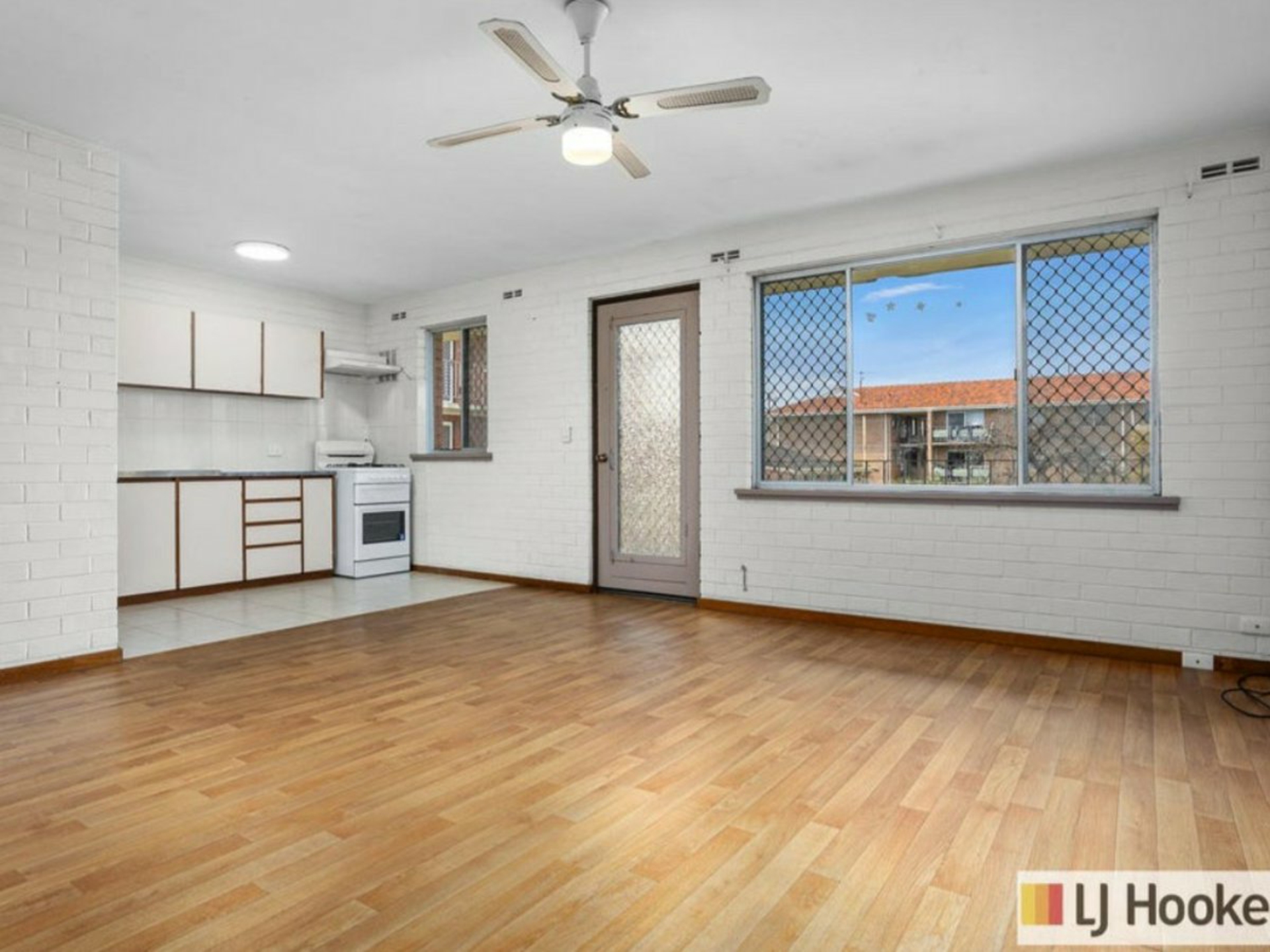 22 75 Phoenix Road — photo 3 of 8
