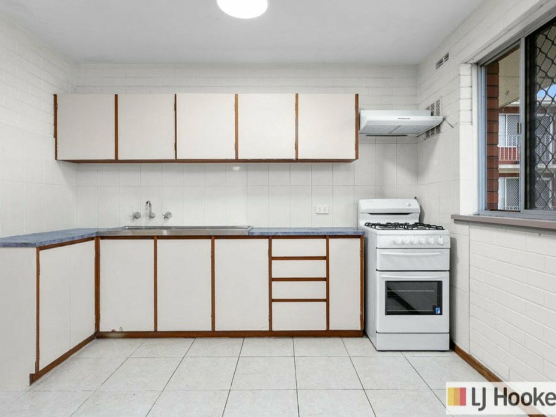 22 75 Phoenix Road — photo 4 of 8