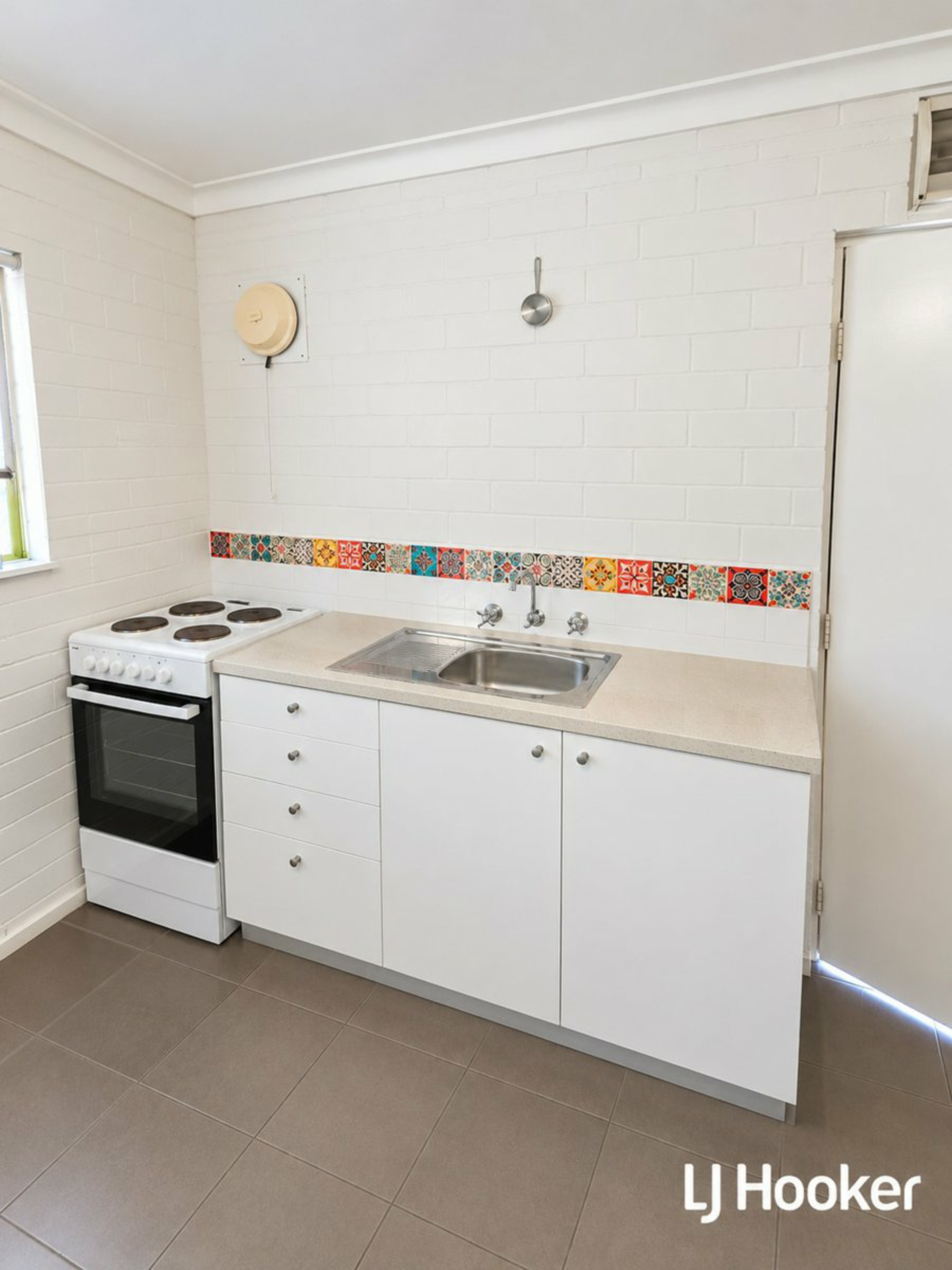 Unit 36/7 Kathleen Avenue — photo 2 of 10