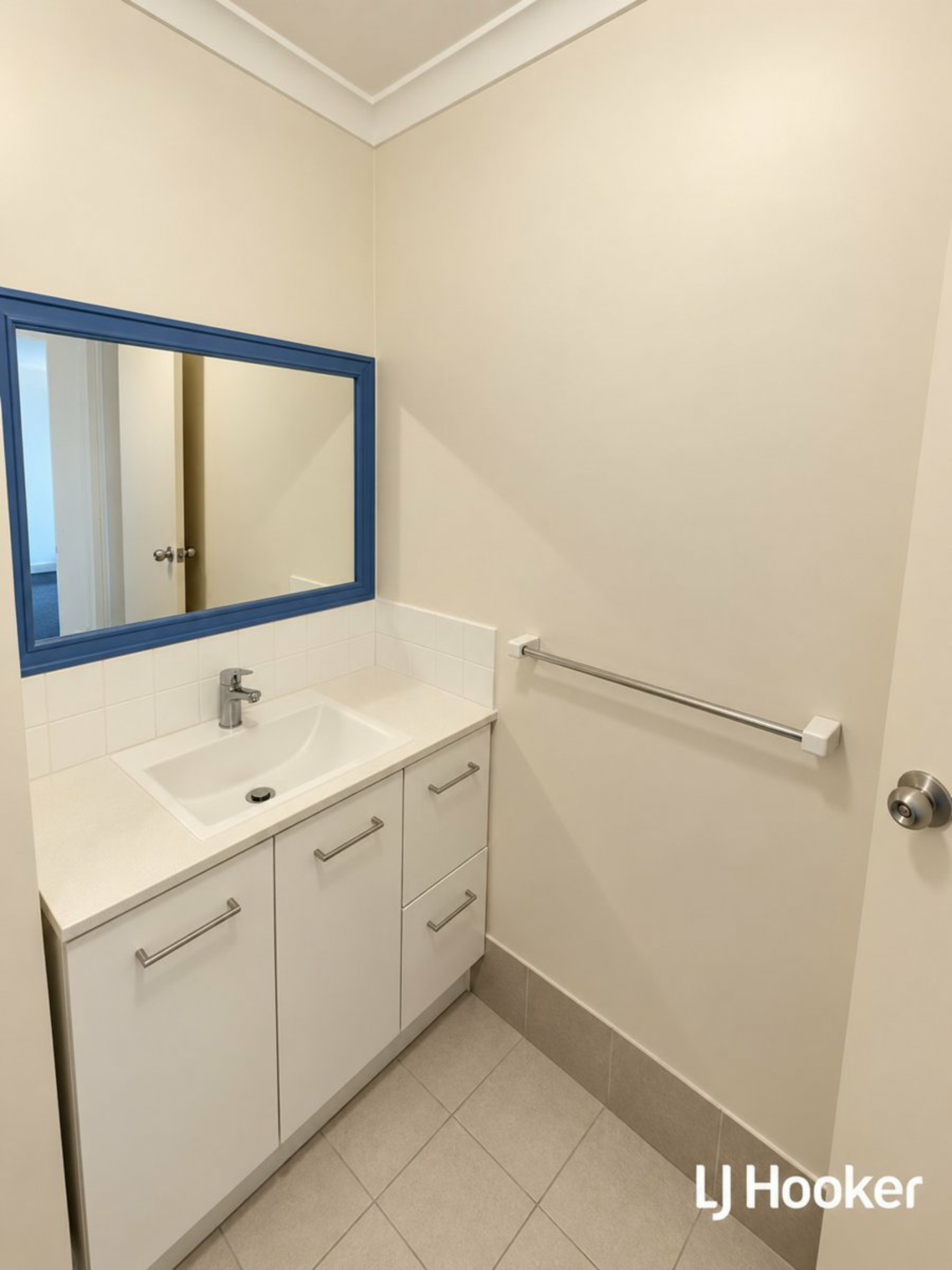 Unit 36/7 Kathleen Avenue — photo 6 of 10