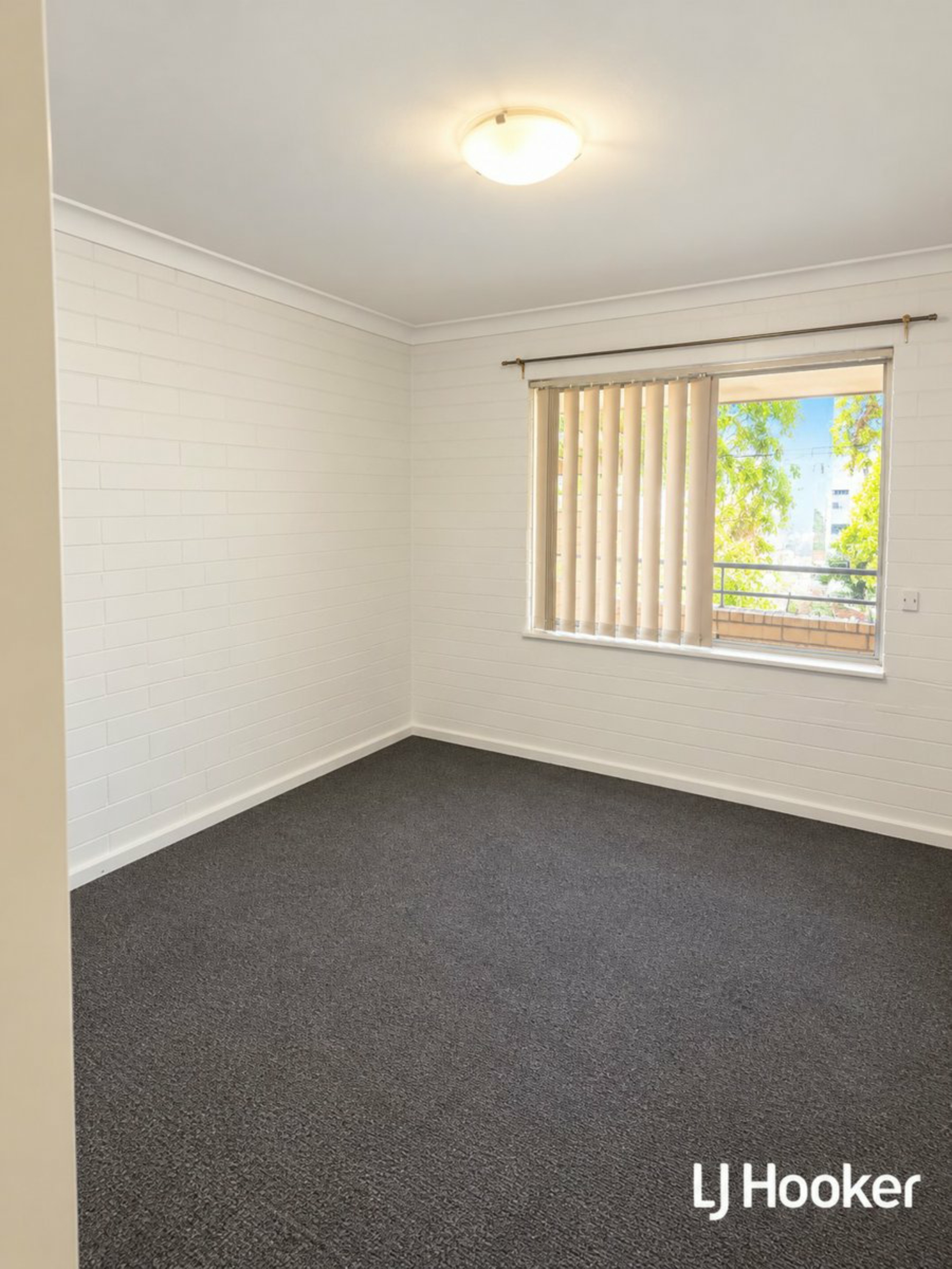 Unit 36/7 Kathleen Avenue — photo 8 of 10