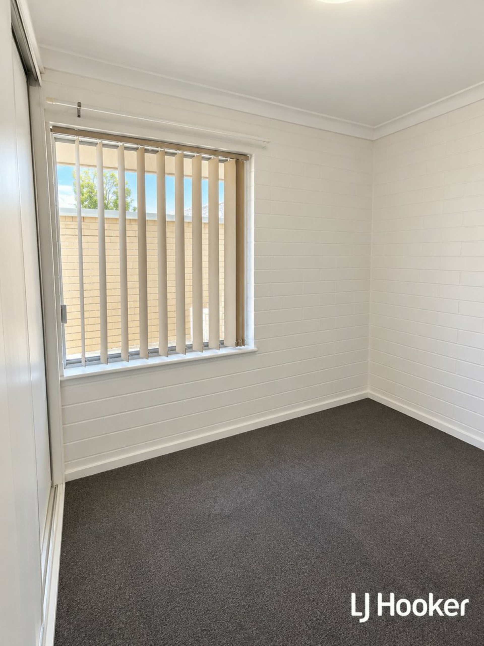 Unit 36/7 Kathleen Avenue — photo 9 of 10