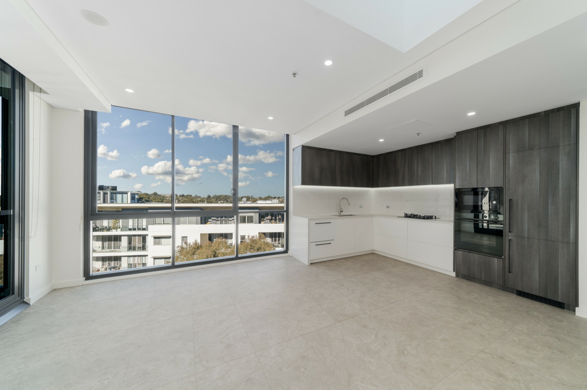 701/11 Fishburn Crescent, CASTLE HILL