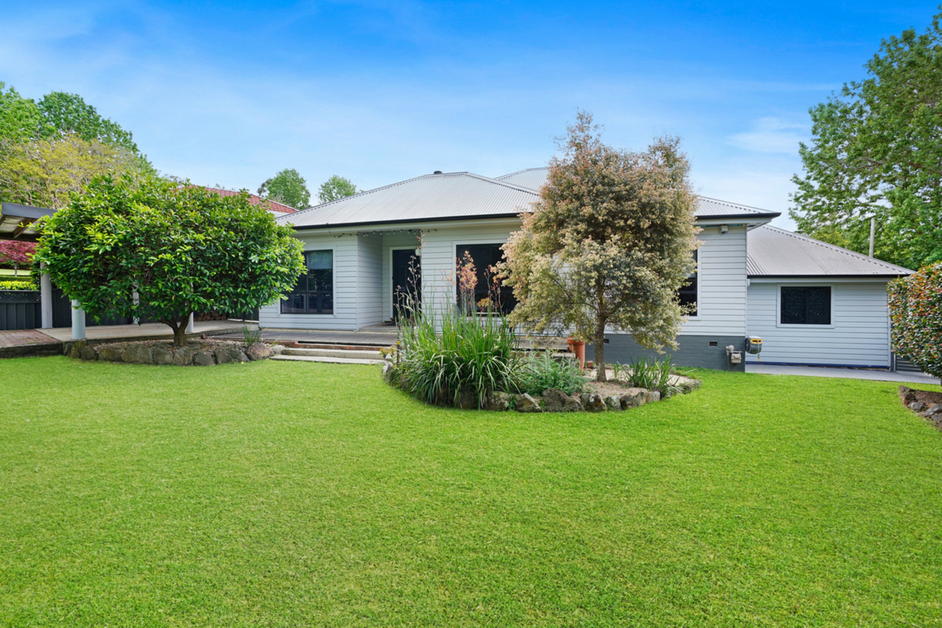 1 Carole Avenue — photo from LJ Hooker Bella Vista