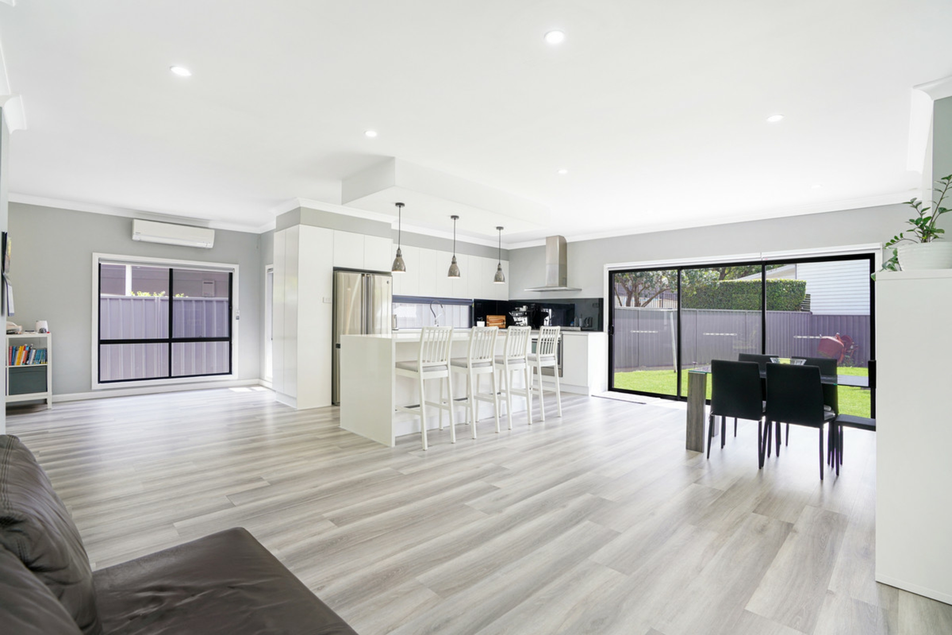 1 Carole Avenue — photo 3 of 8