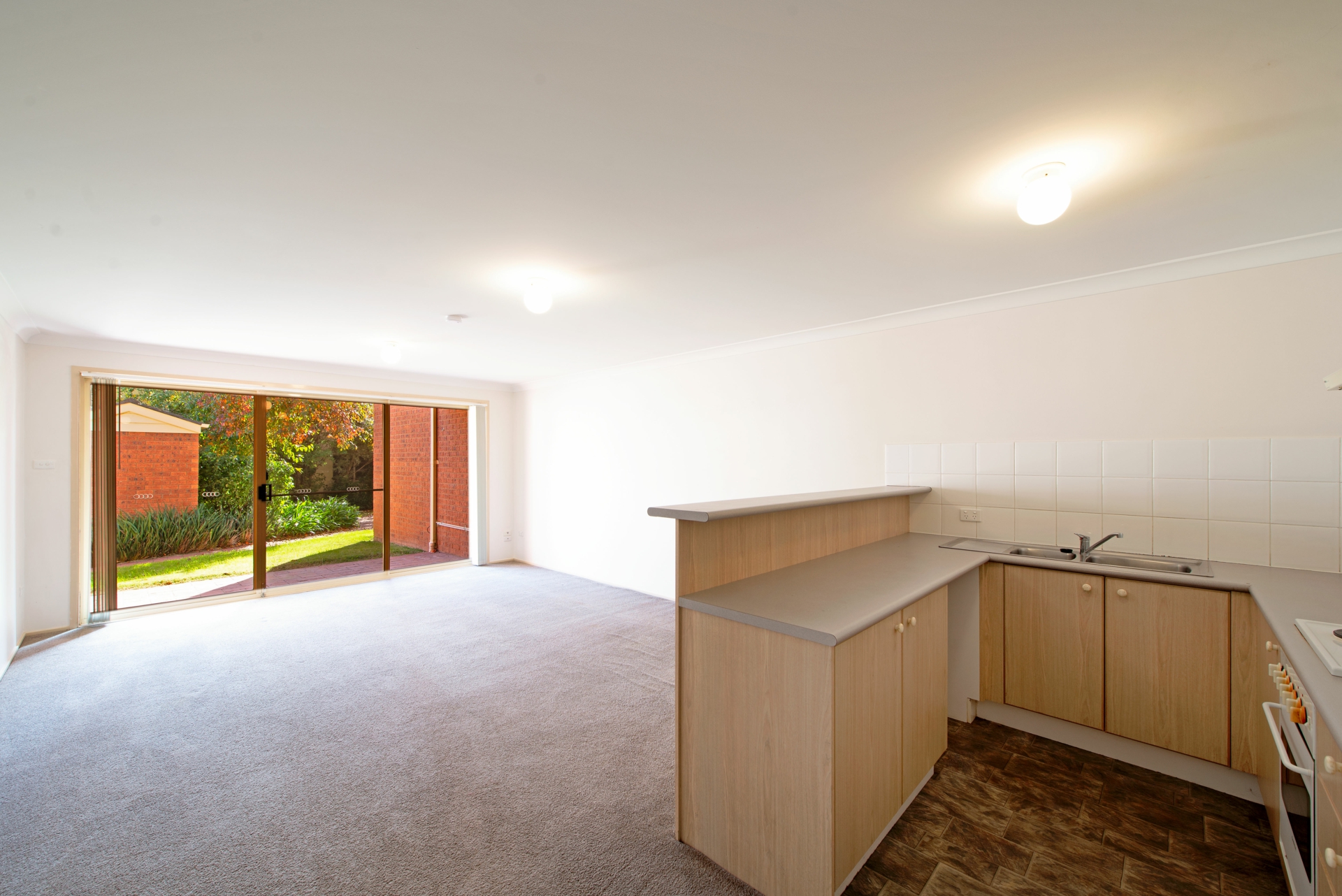 14/12 Albermarle Place 'Avalon Court', PHILLIP