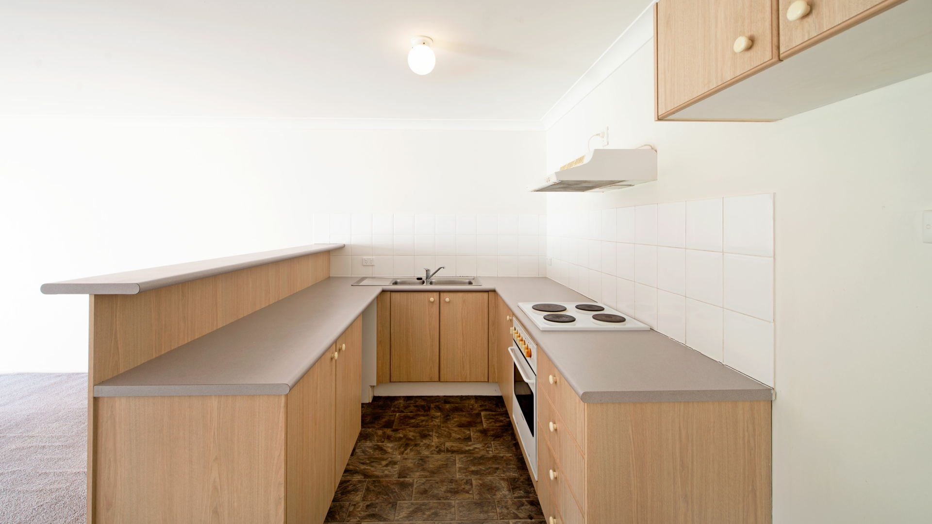 14/12 Albermarle Place 'Avalon Court', PHILLIP