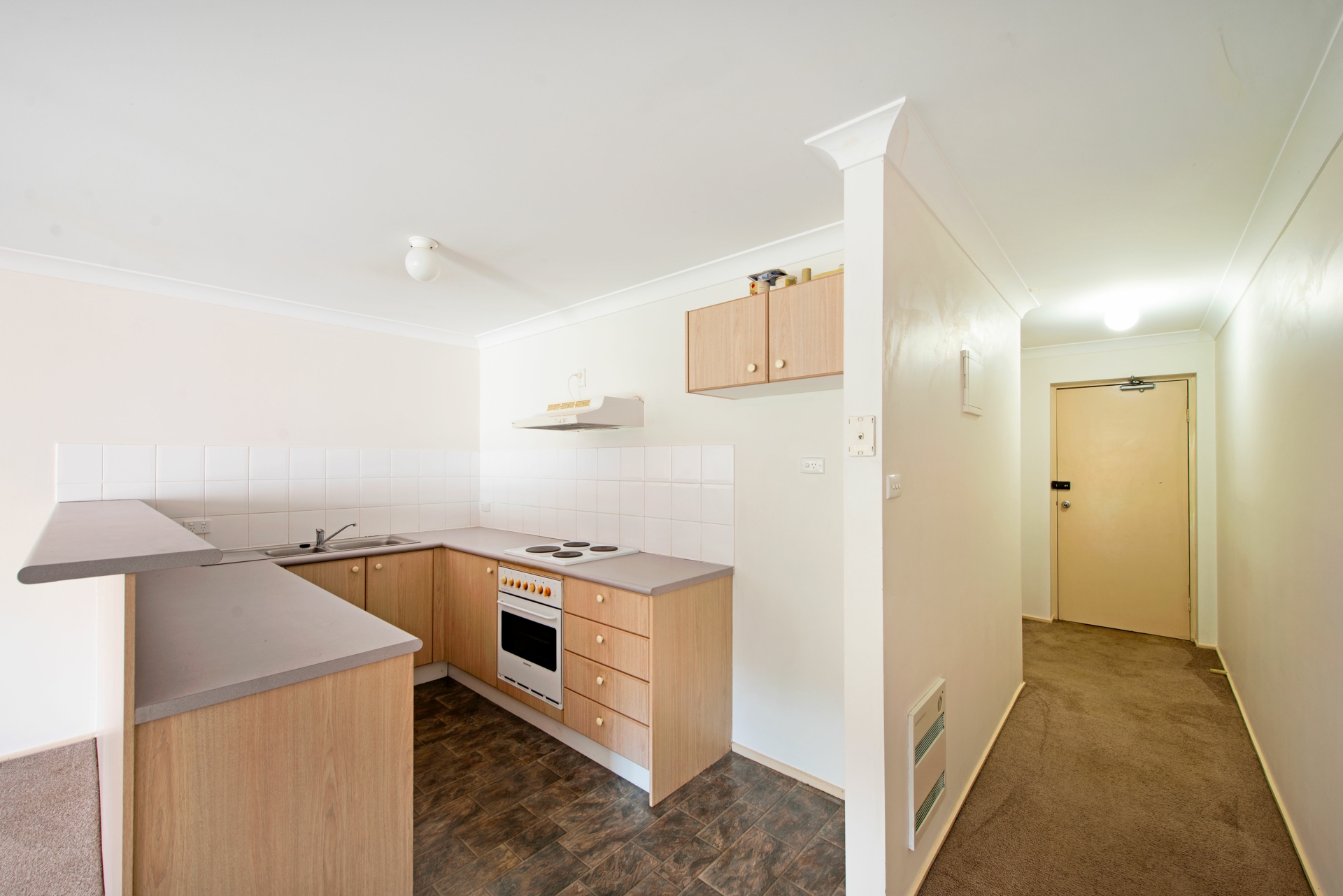 14/12 Albermarle Place 'Avalon Court', PHILLIP