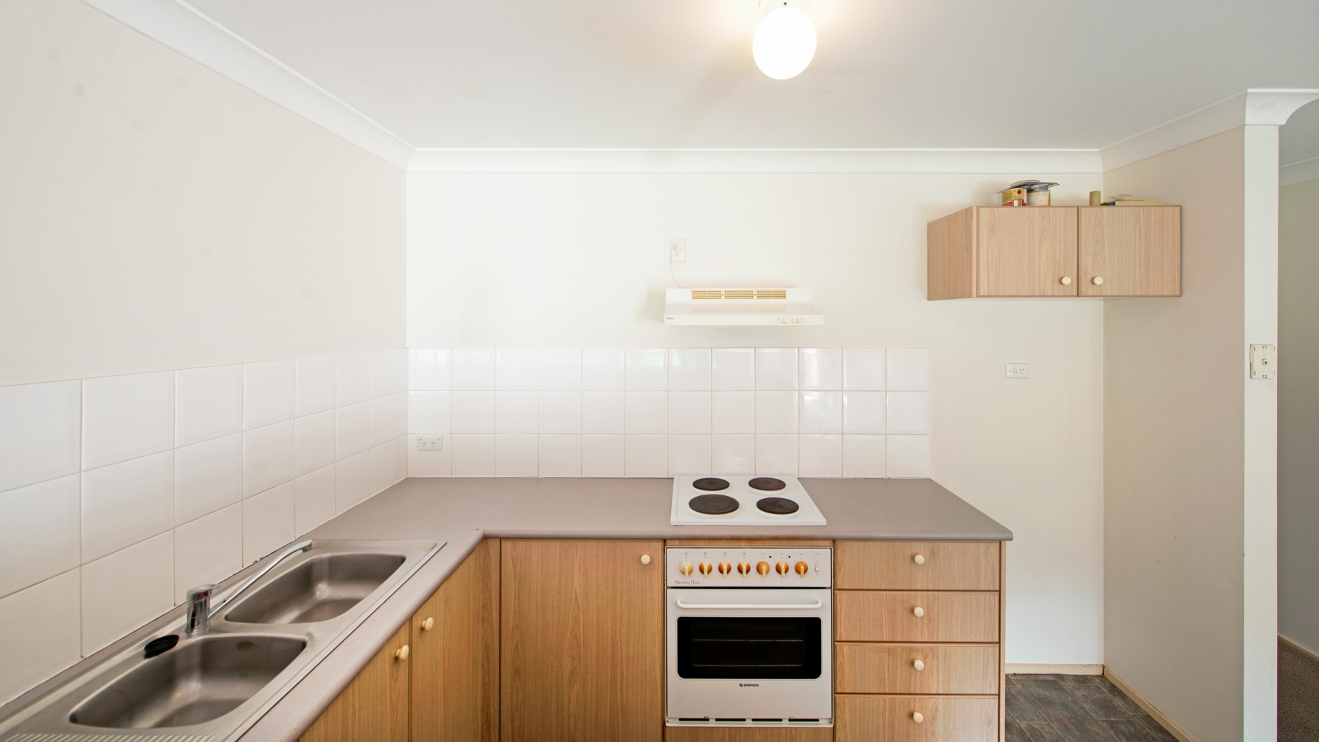 14/12 Albermarle Place 'Avalon Court', PHILLIP