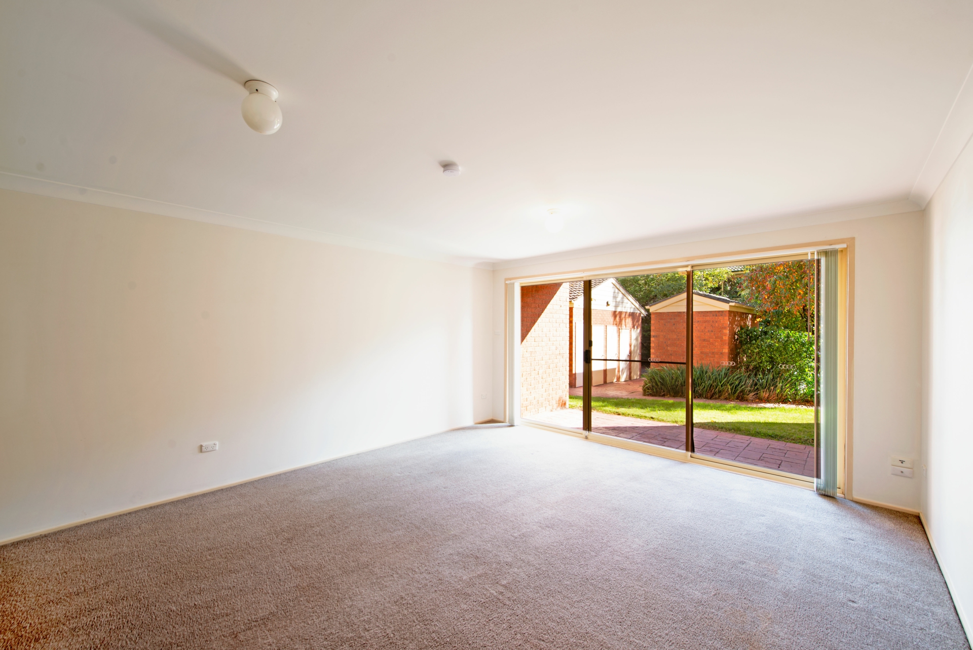 14/12 Albermarle Place 'Avalon Court', PHILLIP