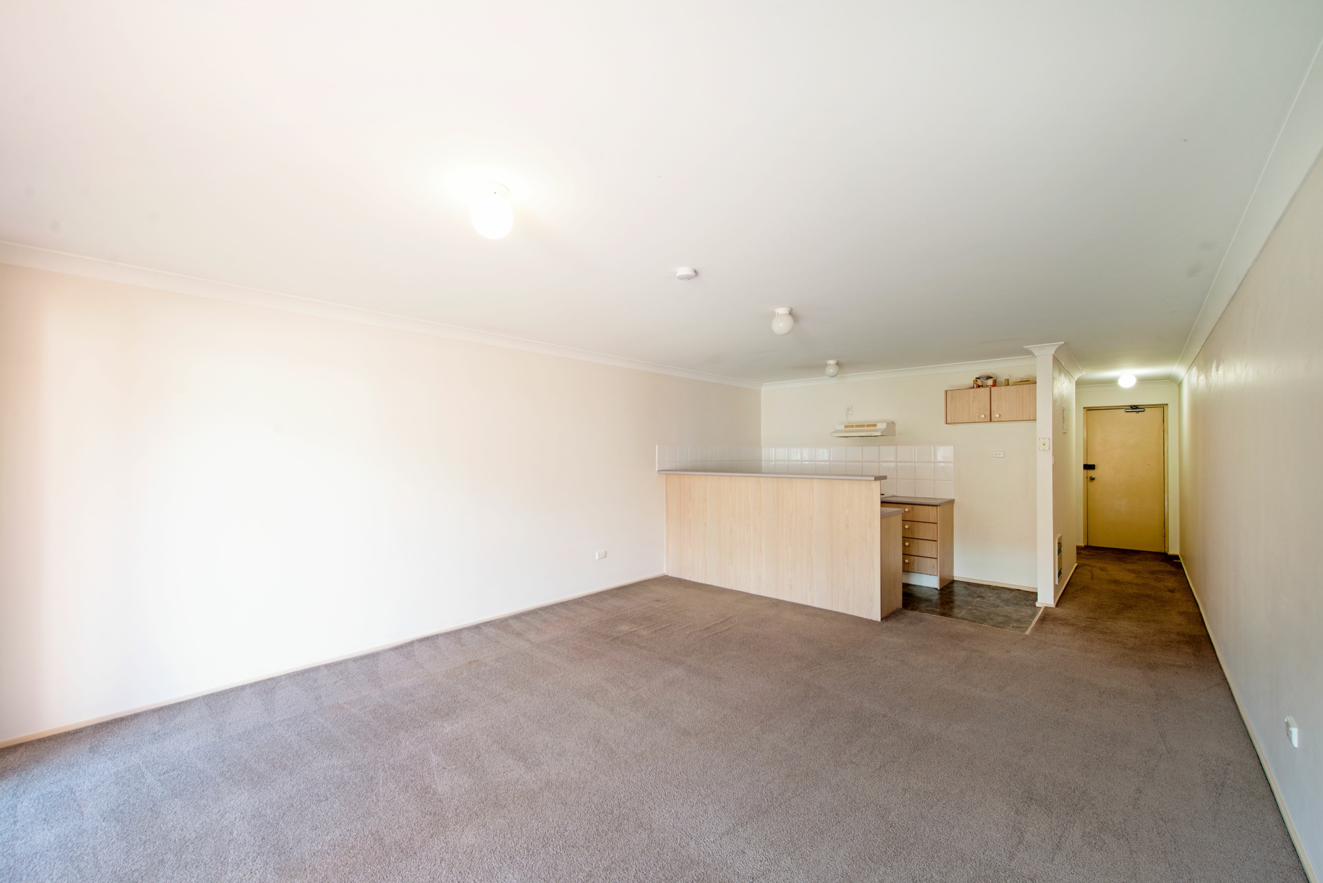 14/12 Albermarle Place 'Avalon Court', PHILLIP