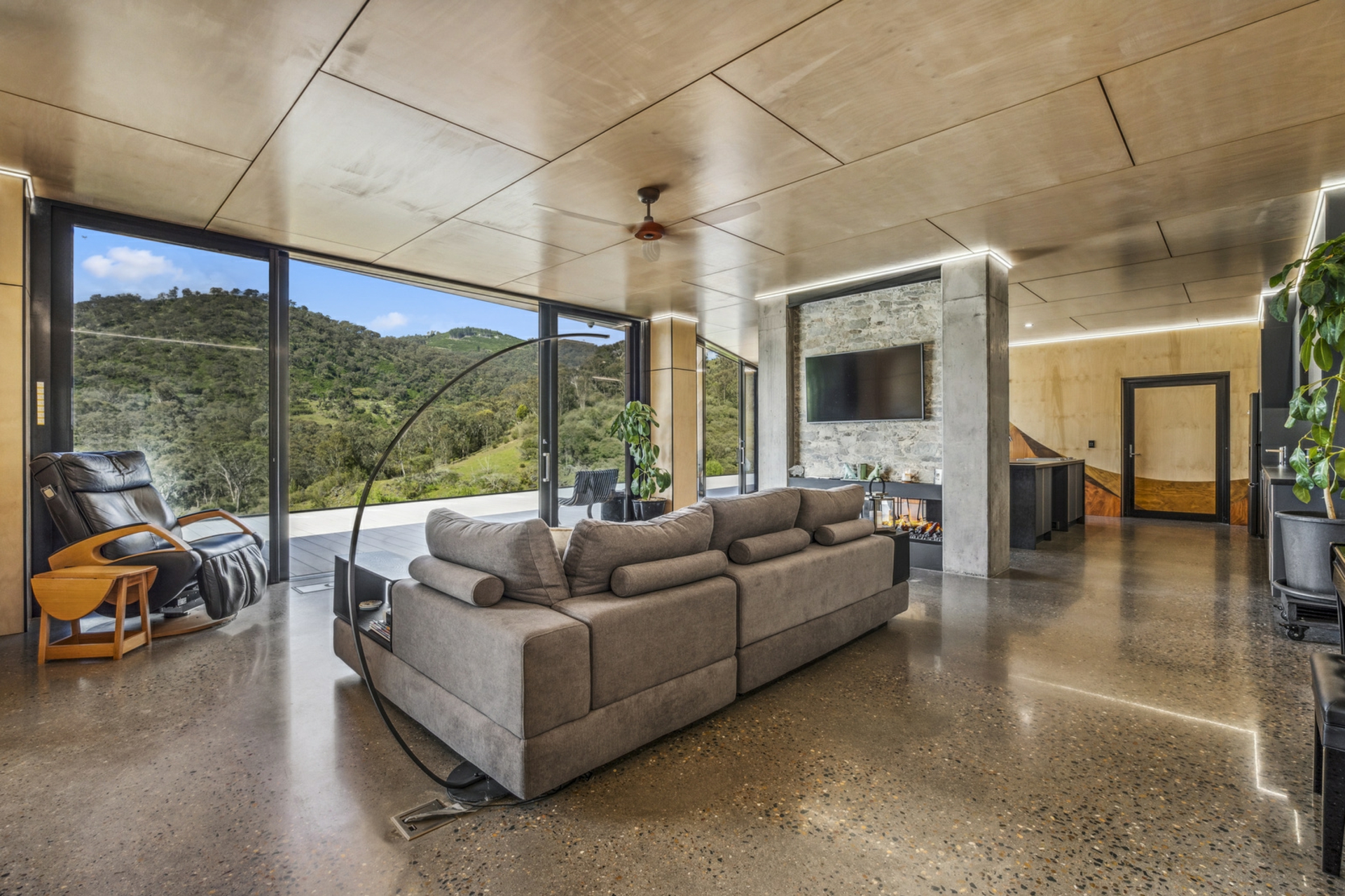 2/21 Walls Creek Road East, GOOBARRAGANDRA
