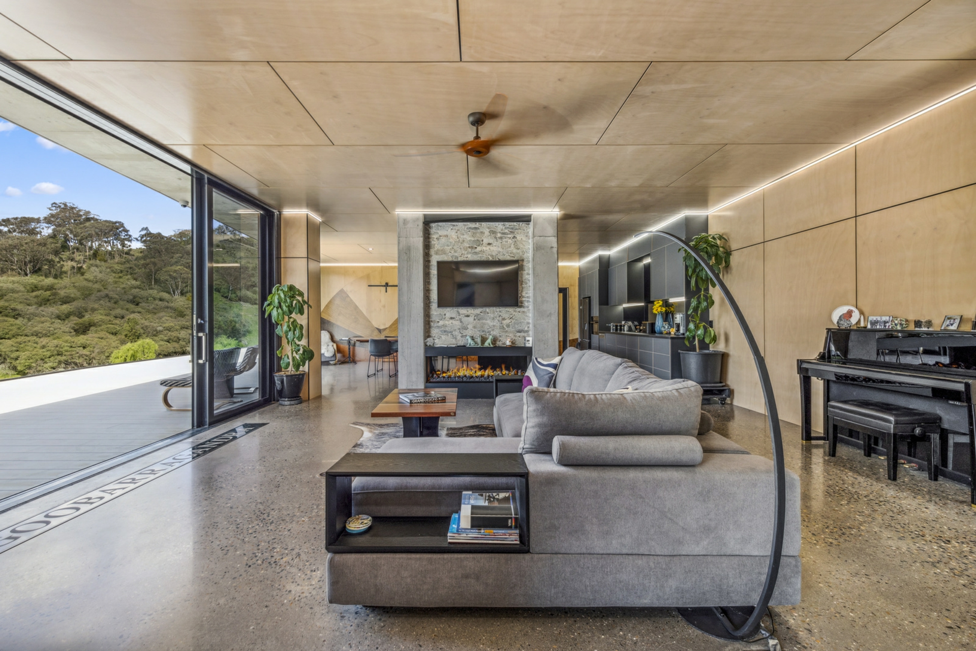 2/21 Walls Creek Road East, GOOBARRAGANDRA