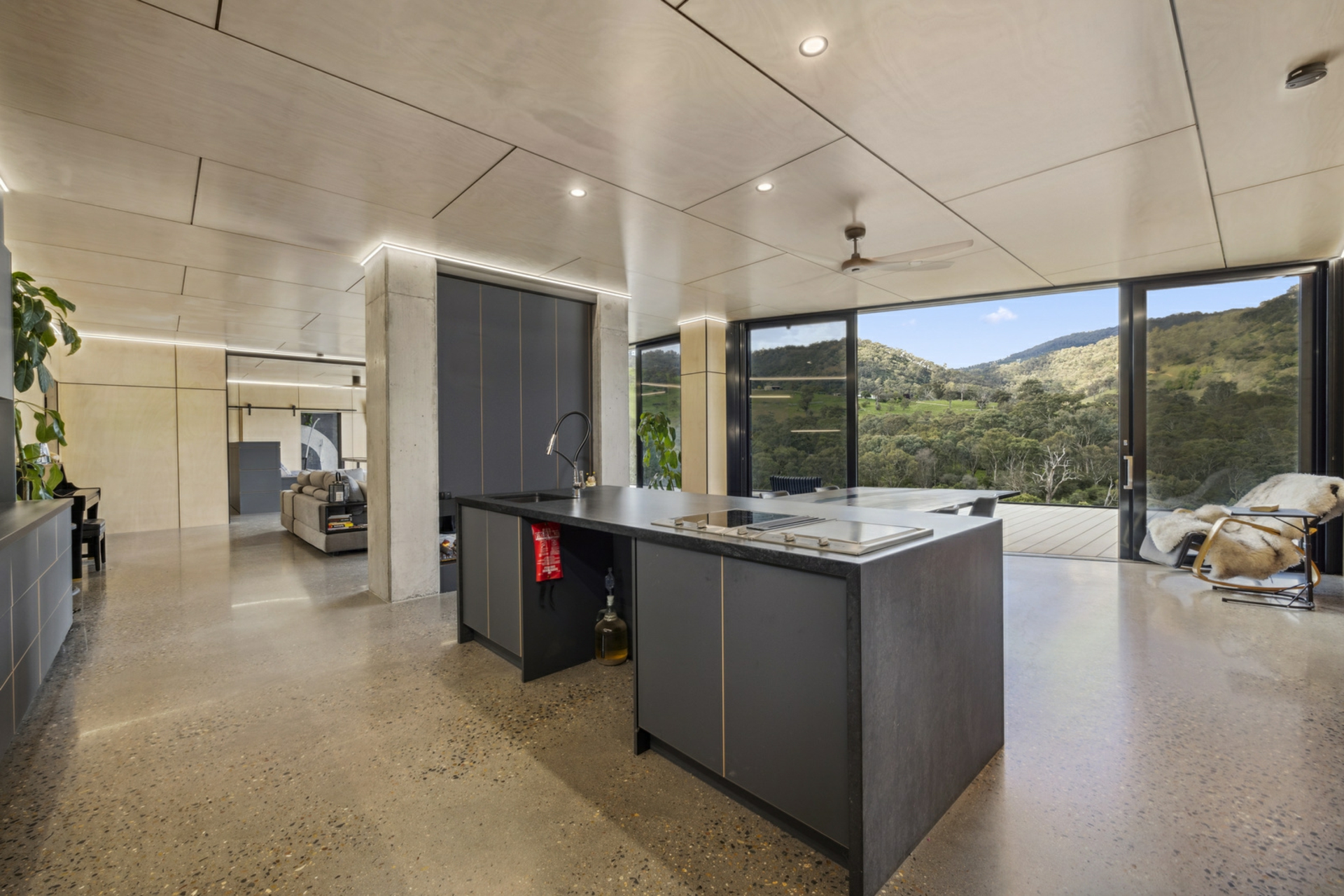 2/21 Walls Creek Road East, GOOBARRAGANDRA