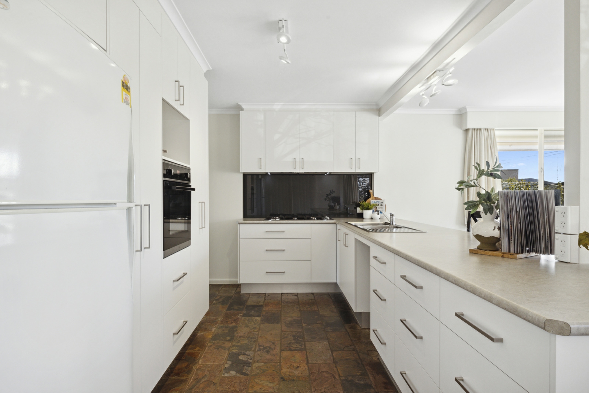 34 Calder Crescent, HOLDER
